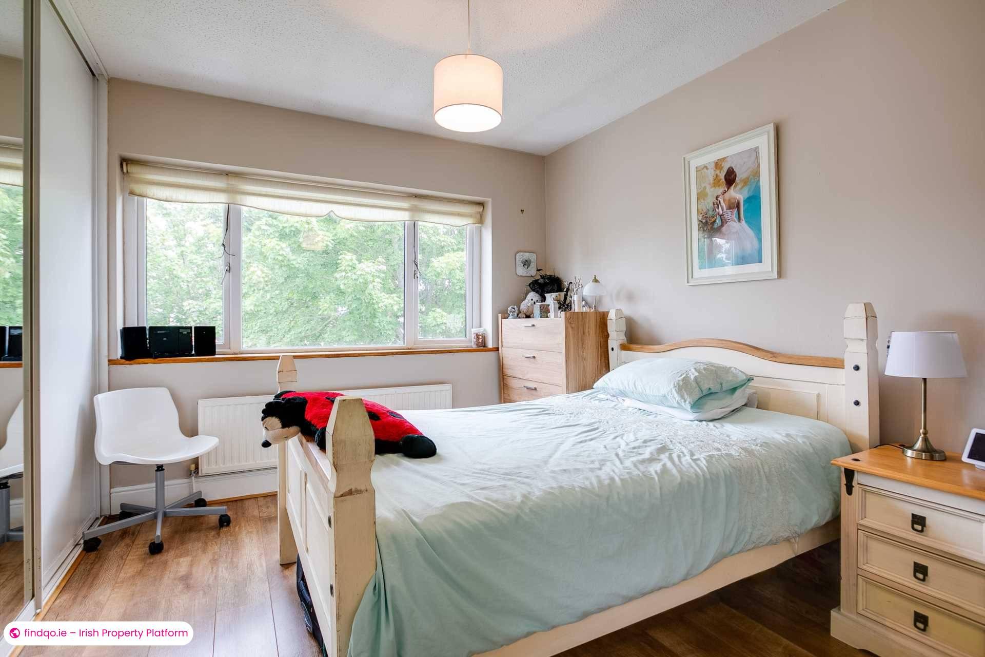 Semi-detached house for Sale in Dublin 18