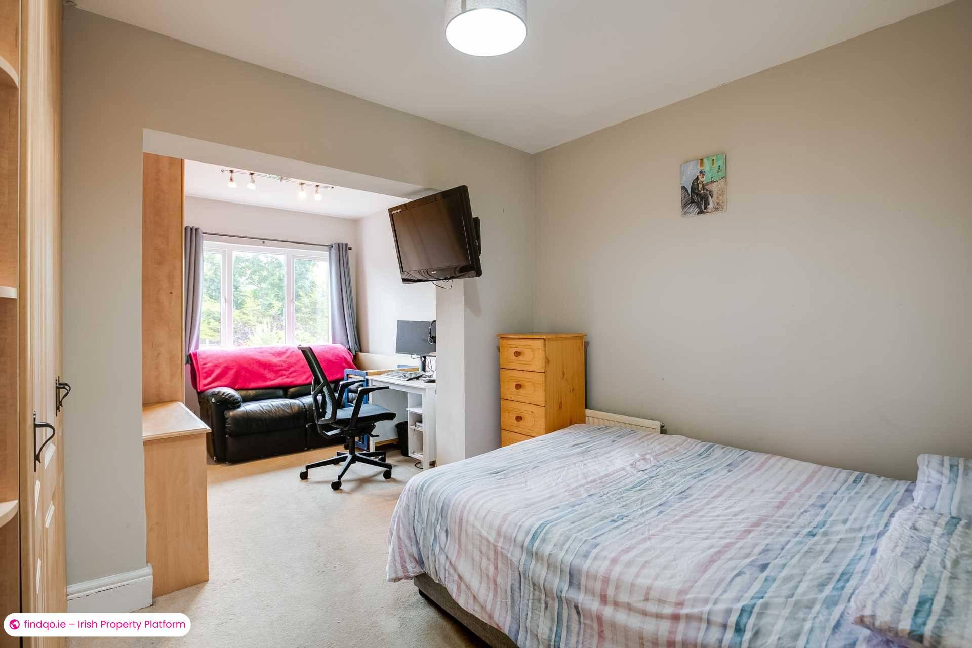 Semi-detached house for Sale in Dublin 18