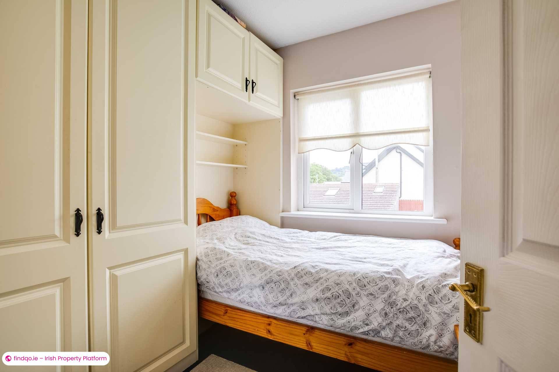 Semi-detached house for Sale in Dublin 18