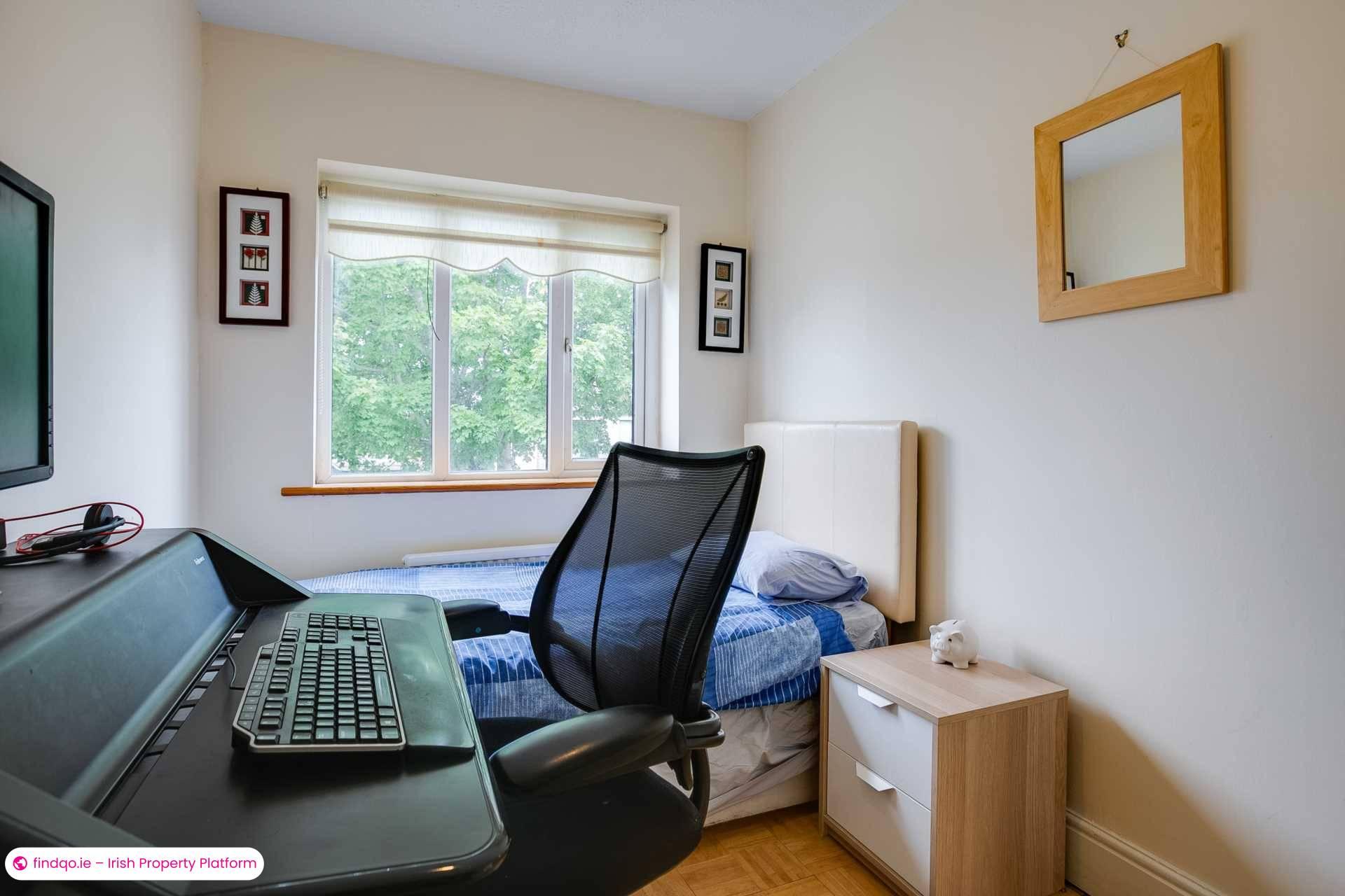 Semi-detached house for Sale in Dublin 18