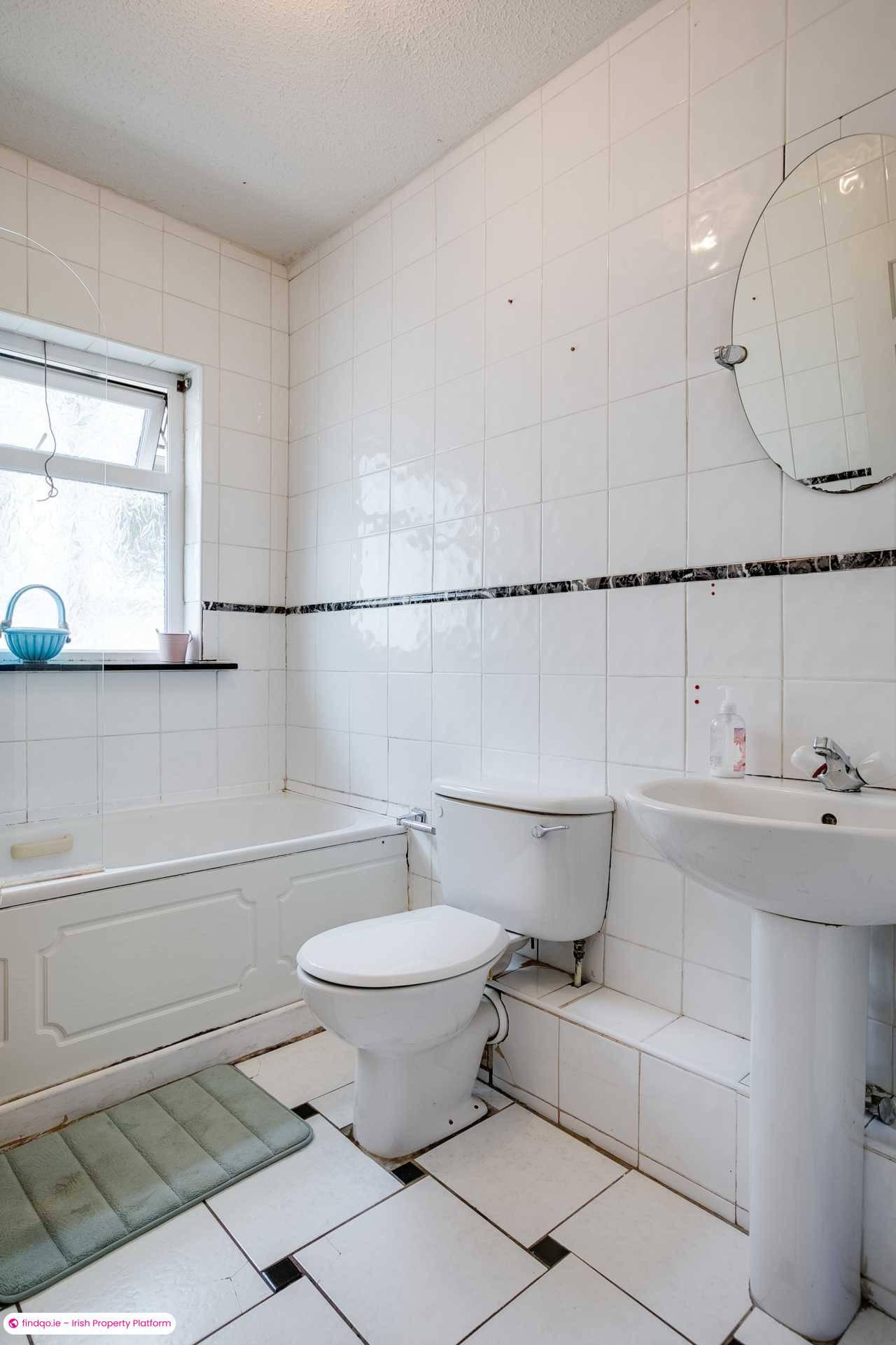 Semi-detached house for Sale in Dublin 18