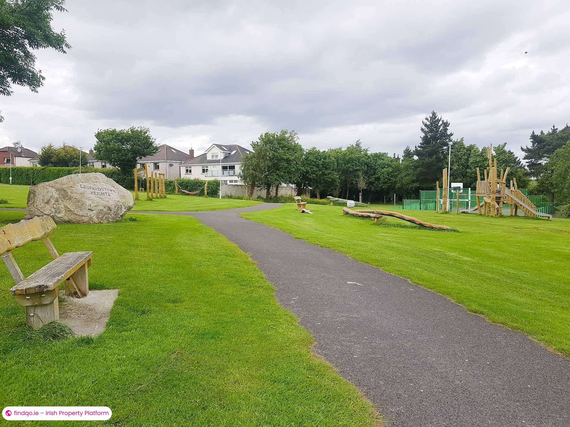 Semi-detached house for Sale in Dublin 18