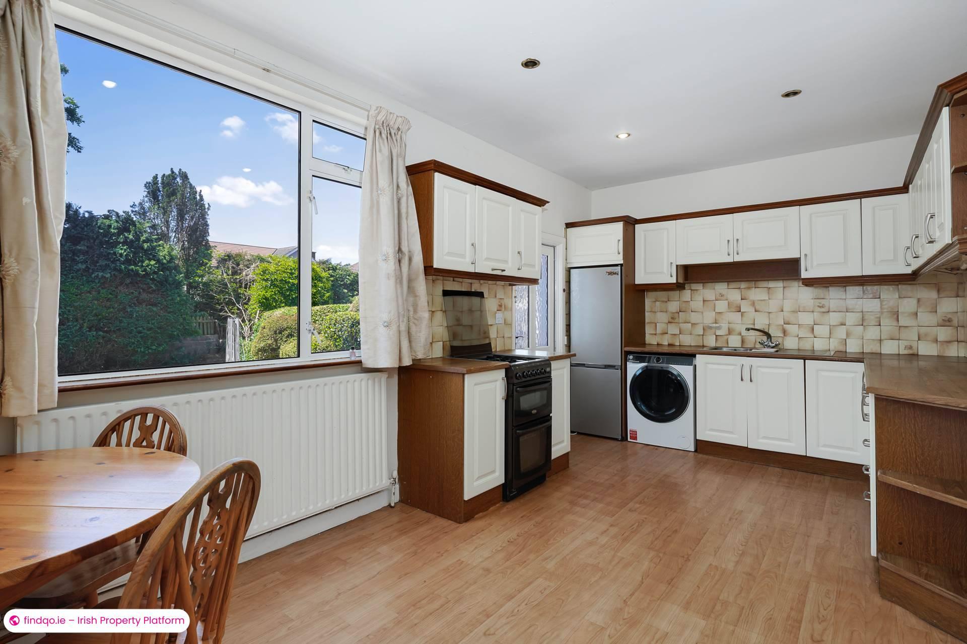 Semi-detached house for Sale in Leopardstown, Dublin 18