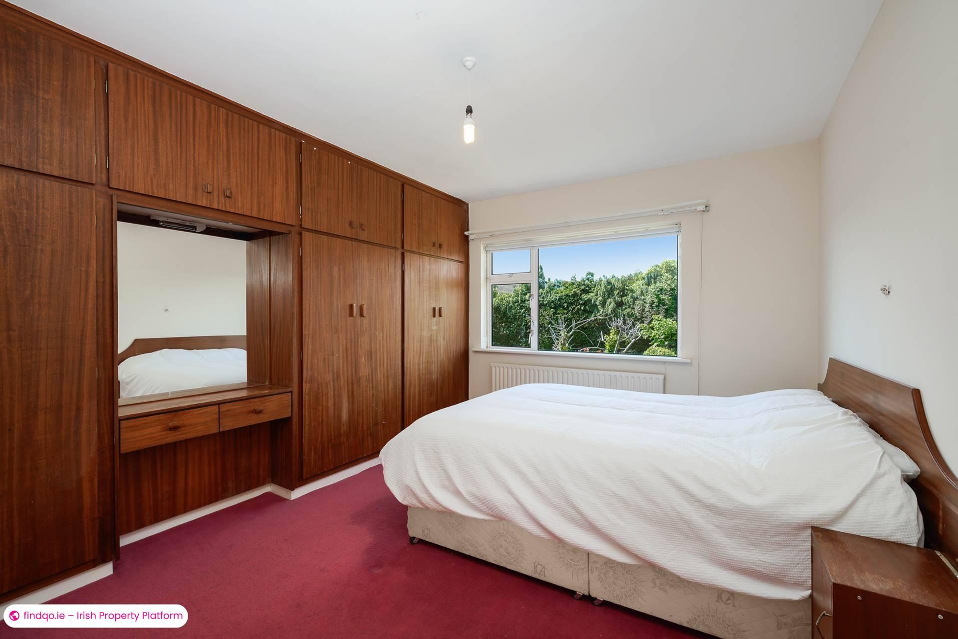 Semi-detached house for Sale in Leopardstown, Dublin 18