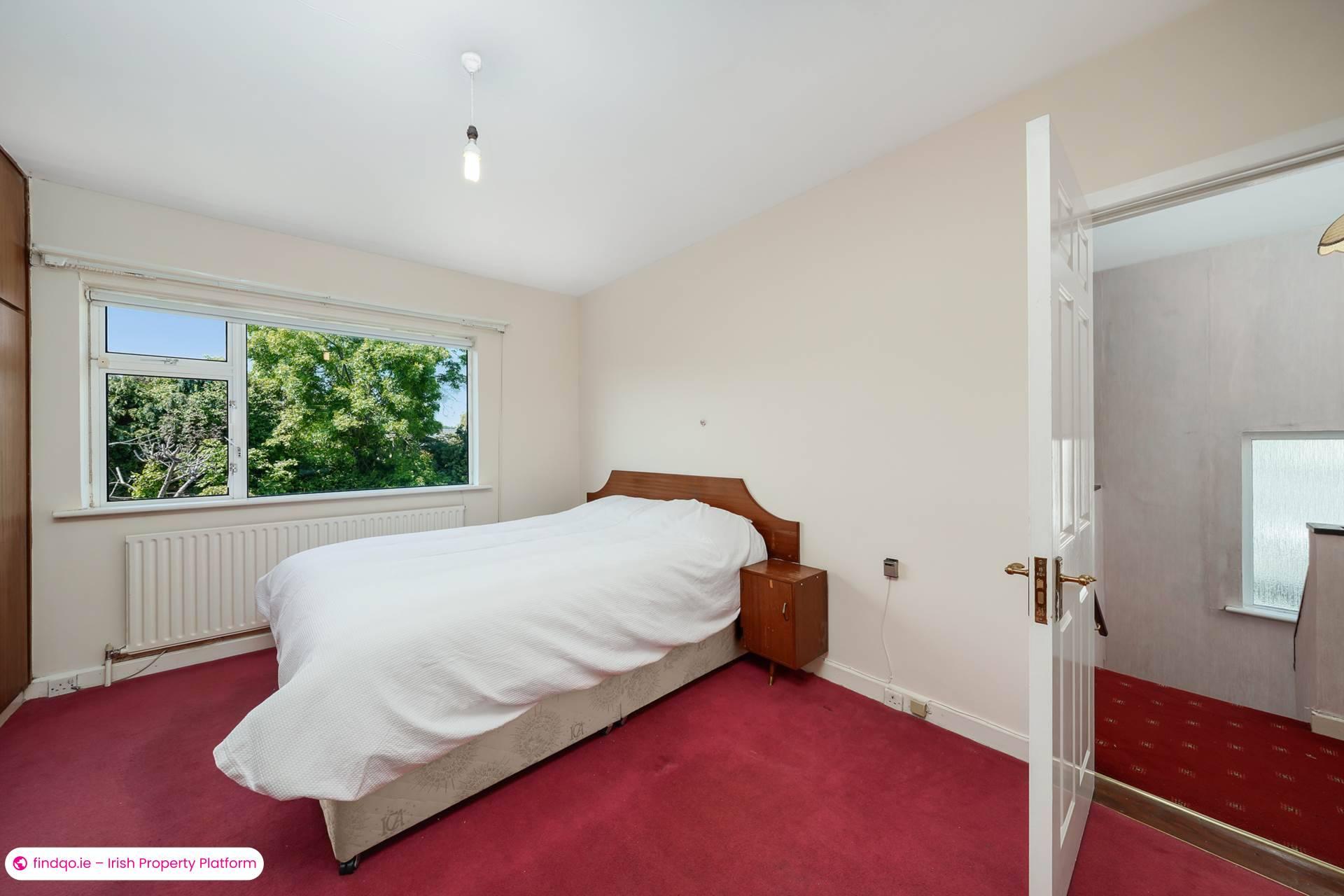 Semi-detached house for Sale in Leopardstown, Dublin 18