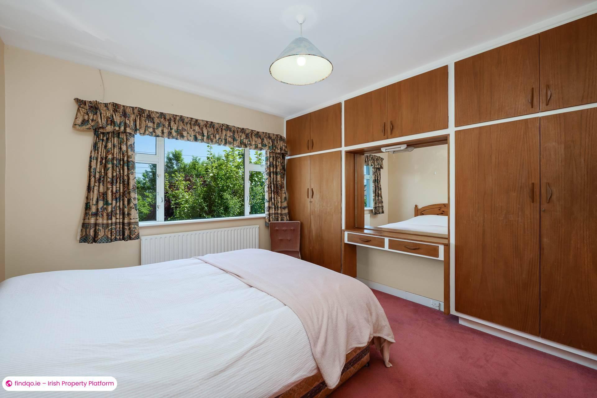 Semi-detached house for Sale in Leopardstown, Dublin 18