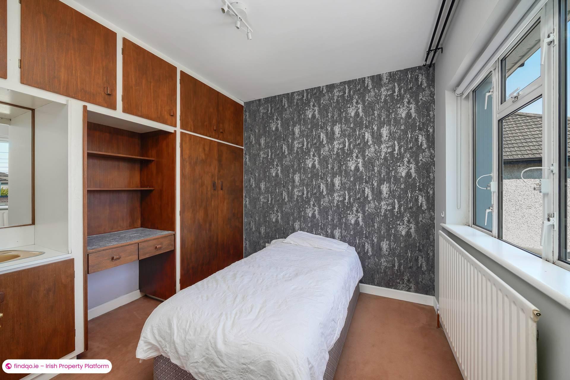 Semi-detached house for Sale in Leopardstown, Dublin 18