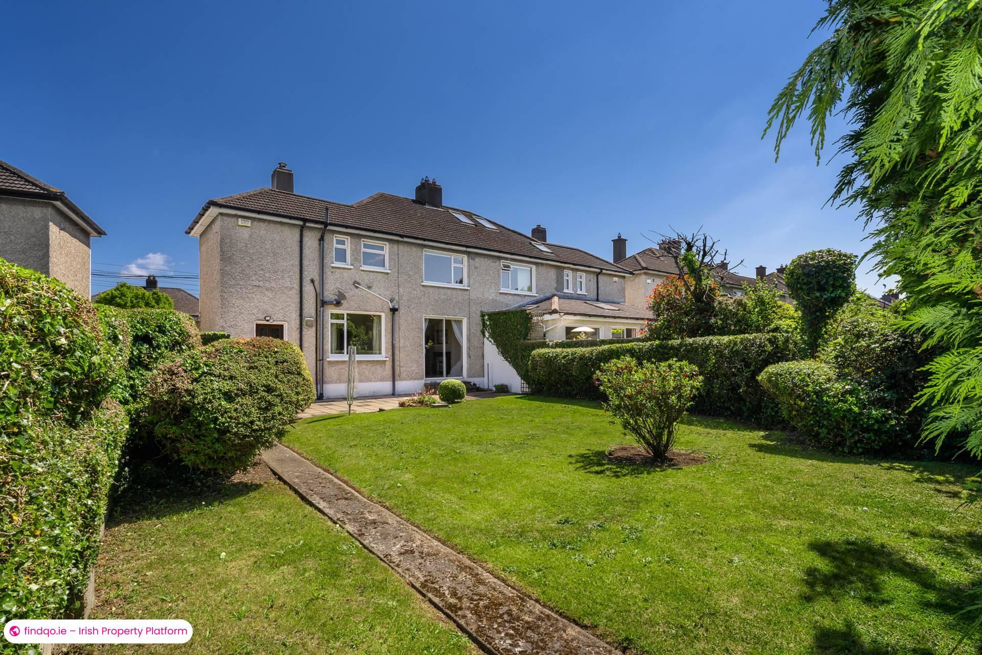 Semi-detached house for Sale in Leopardstown, Dublin 18
