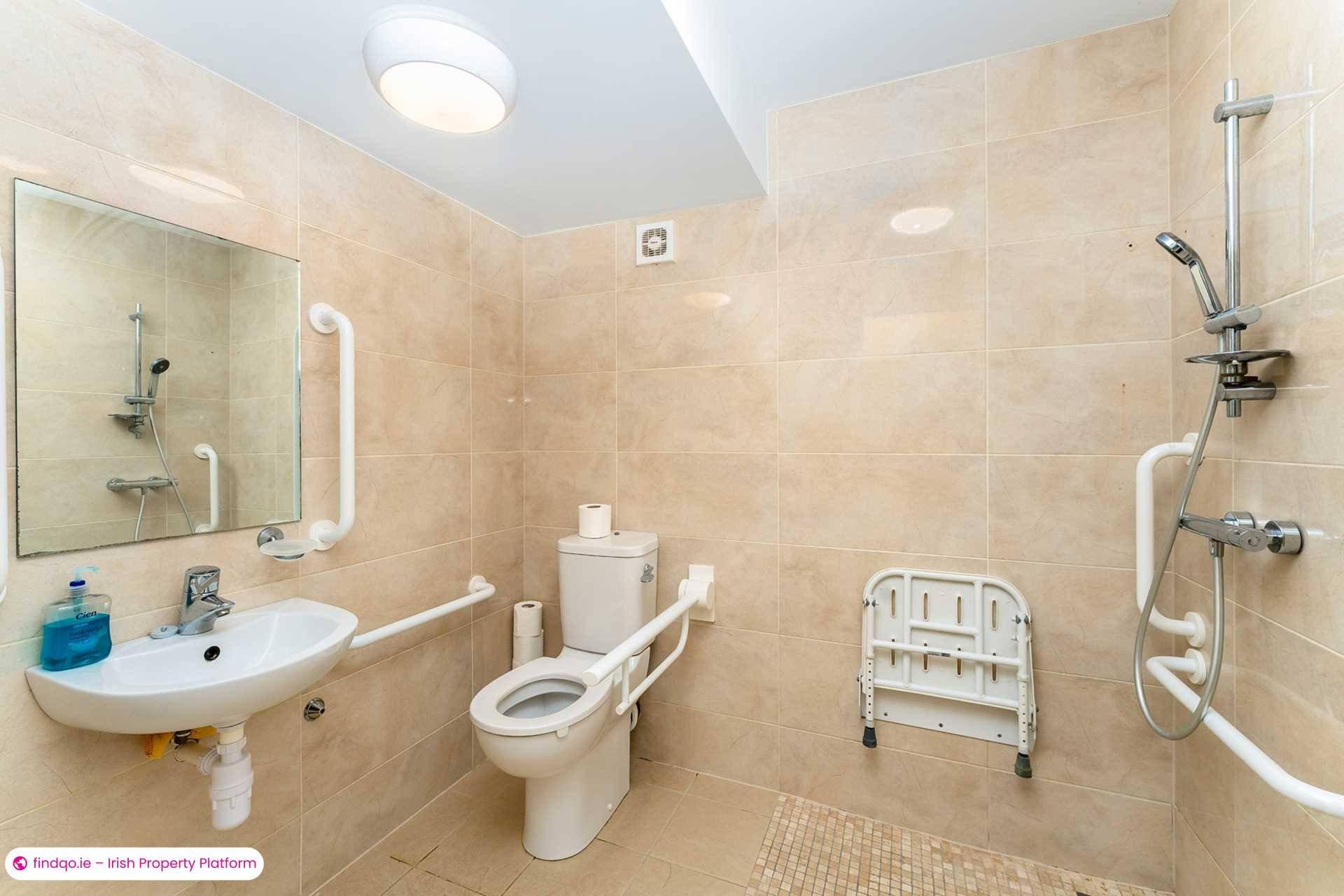 Semi-detached house for Sale in Mount Merrion, Dublin (County)