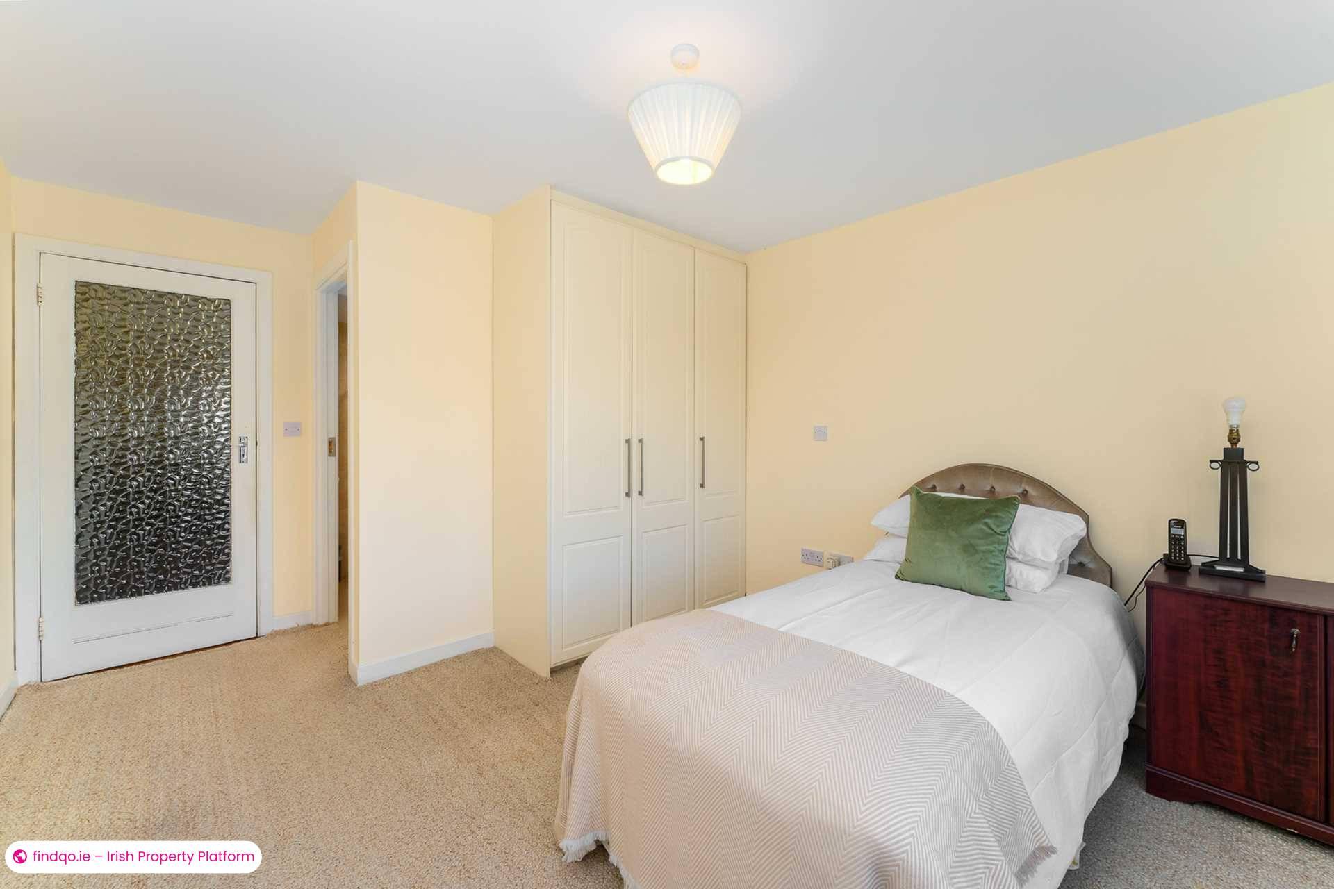 Semi-detached house for Sale in Mount Merrion, Dublin (County)