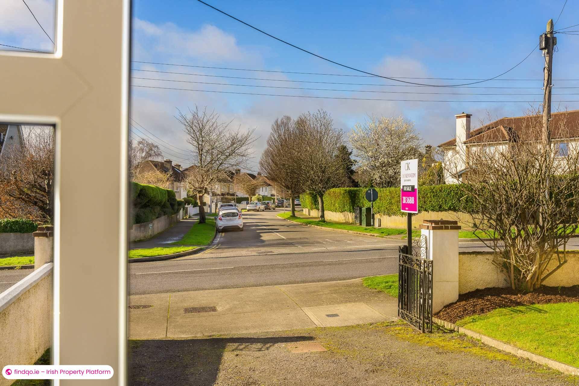 Semi-detached house for Sale in Mount Merrion, Dublin (County)