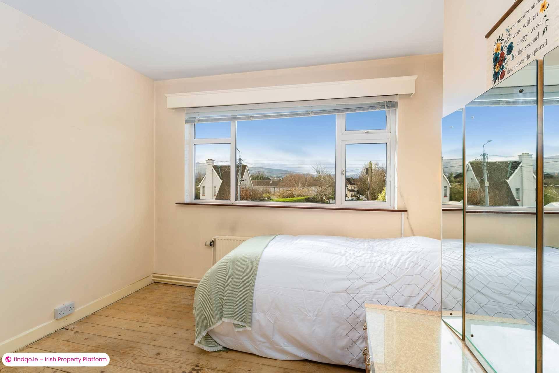 Semi-detached house for Sale in Mount Merrion, Dublin (County)