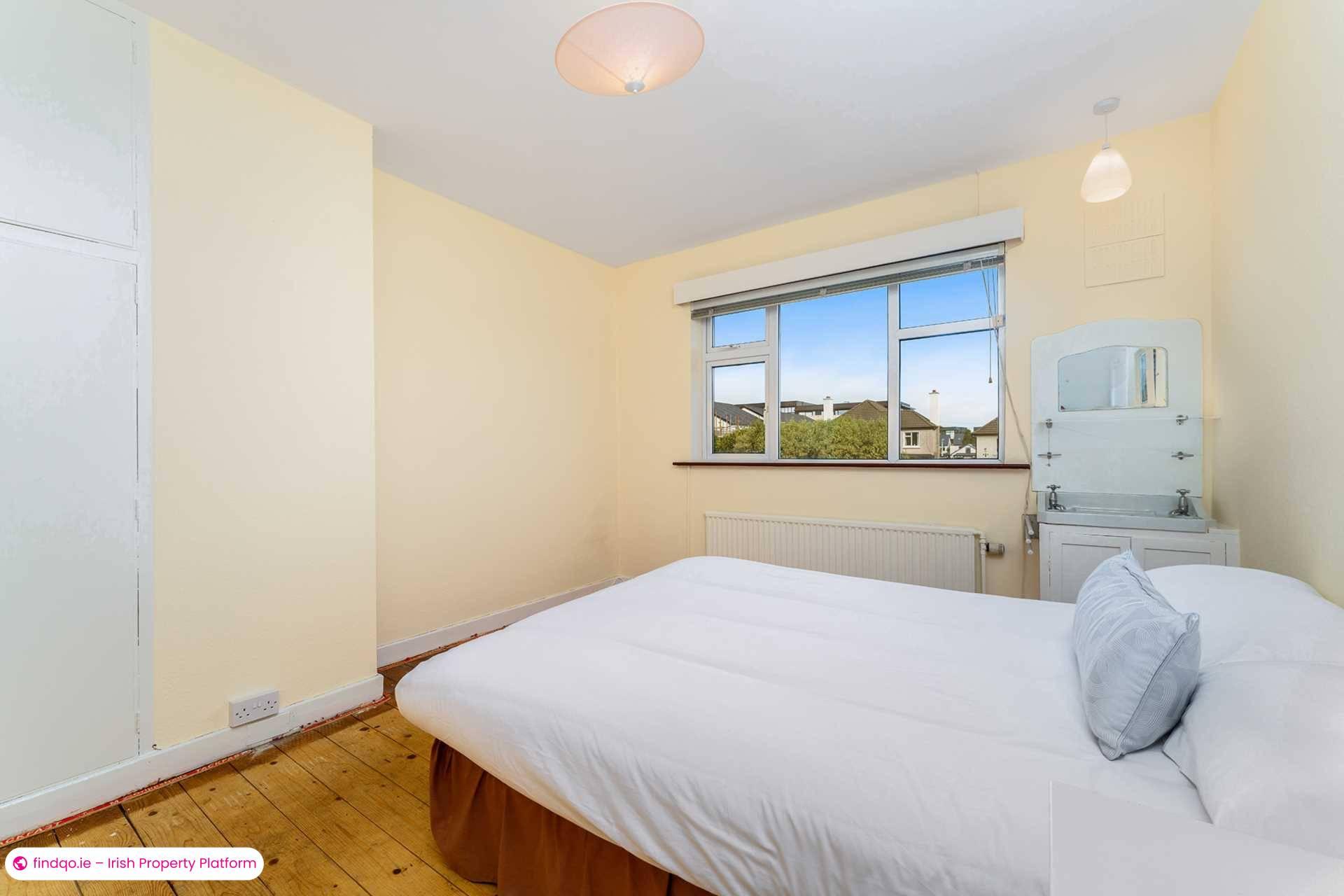 Semi-detached house for Sale in Mount Merrion, Dublin (County)