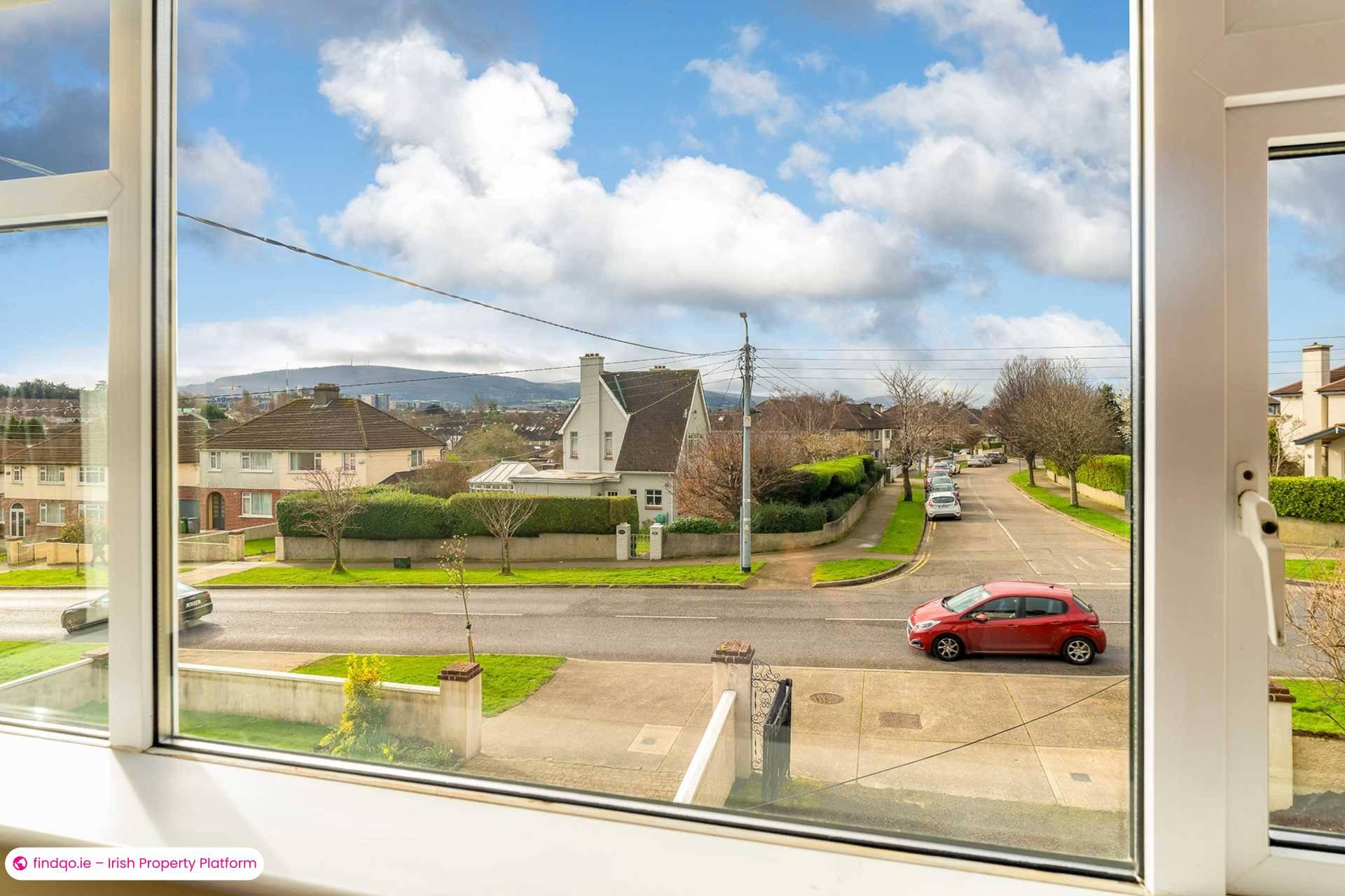 Semi-detached house for Sale in Mount Merrion, Dublin (County)