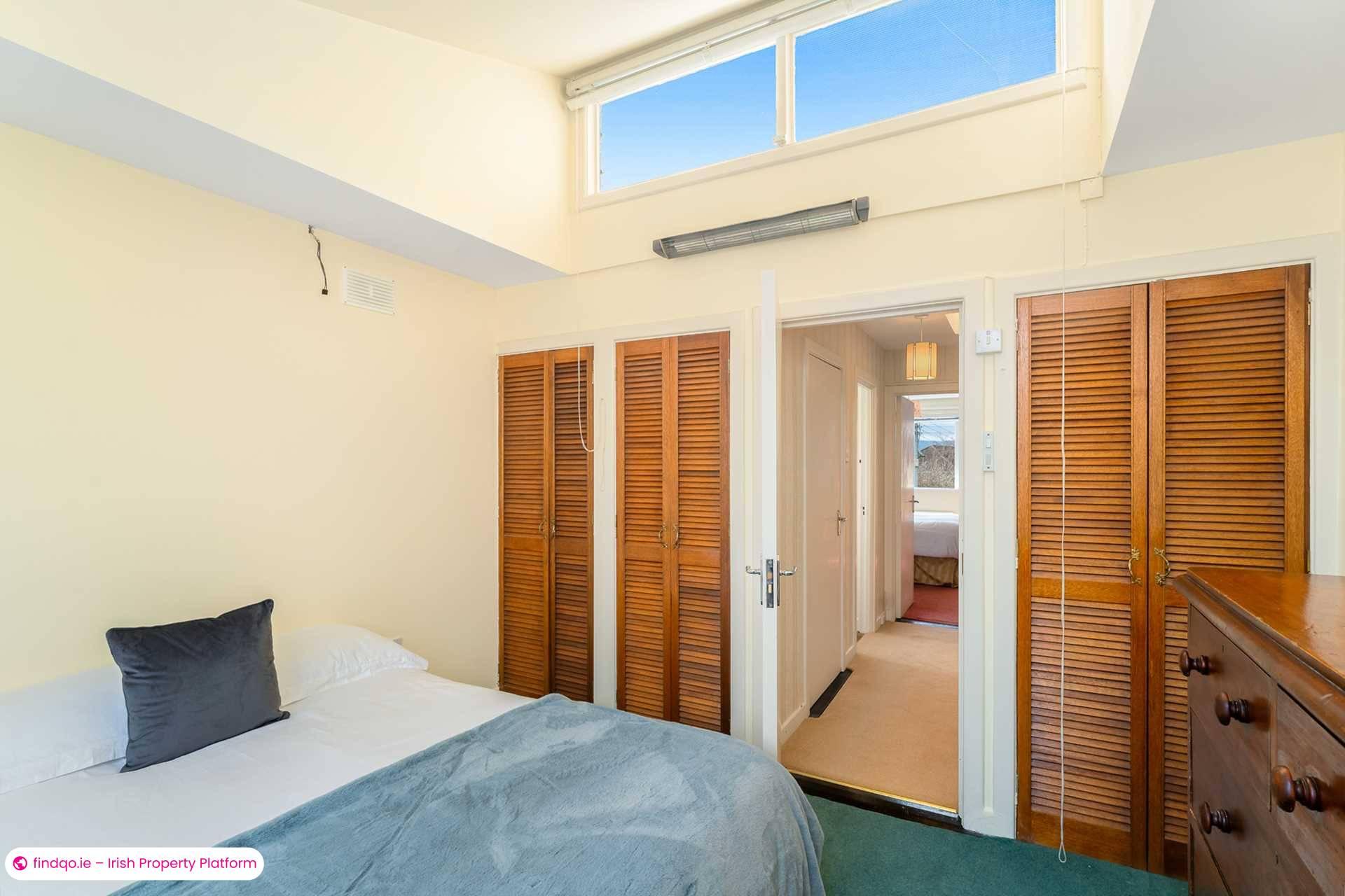 Semi-detached house for Sale in Mount Merrion, Dublin (County)