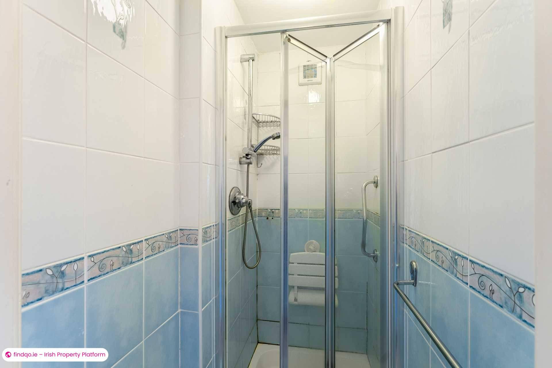 Semi-detached house for Sale in Mount Merrion, Dublin (County)