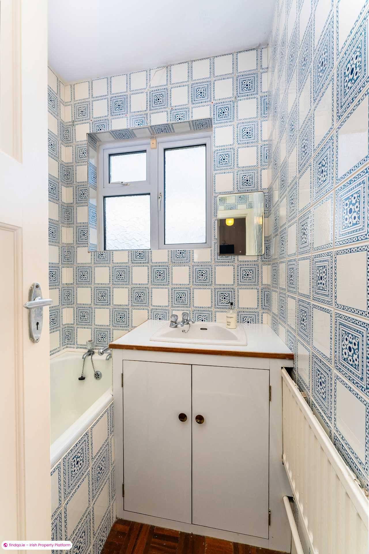 Semi-detached house for Sale in Mount Merrion, Dublin (County)