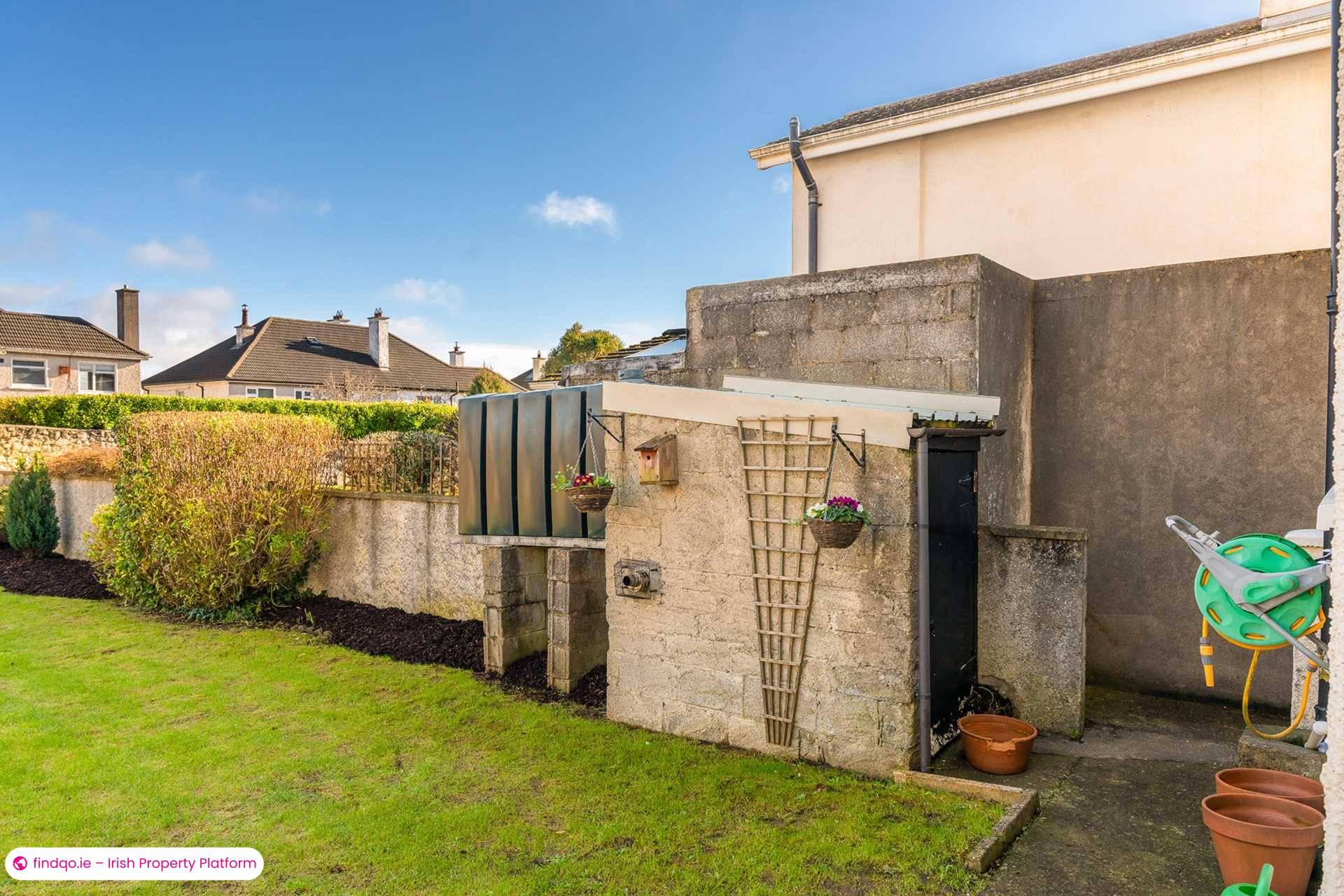 Semi-detached house for Sale in Mount Merrion, Dublin (County)