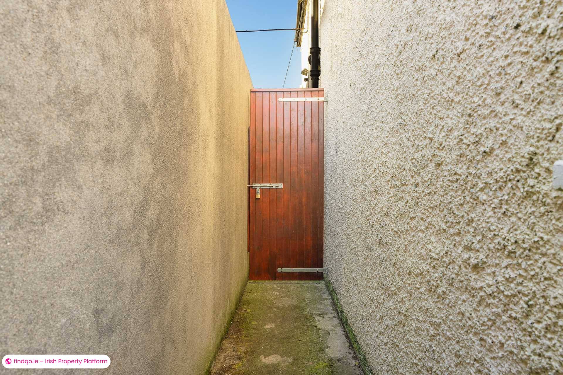 Semi-detached house for Sale in Mount Merrion, Dublin (County)