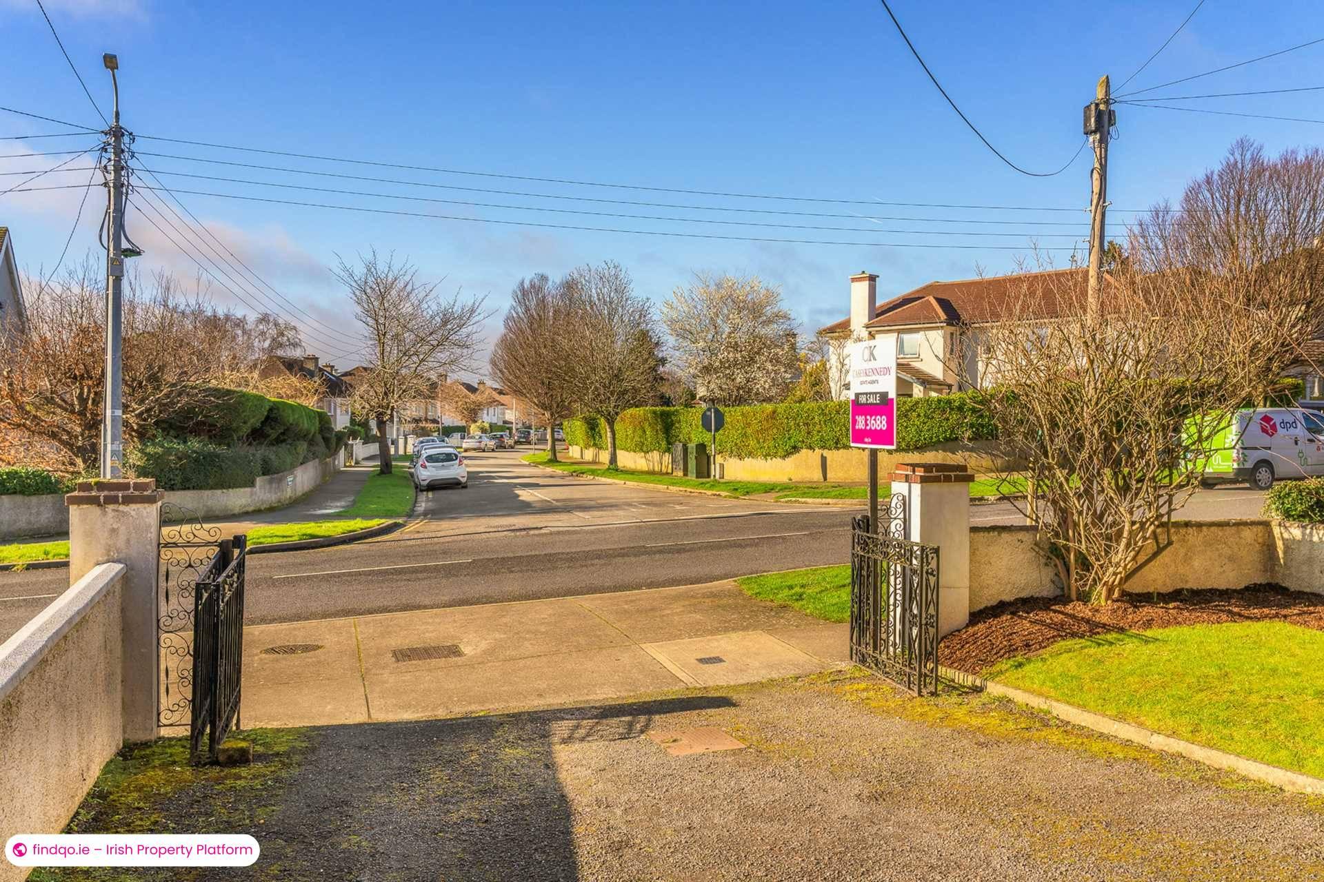 Semi-detached house for Sale in Mount Merrion, Dublin (County)