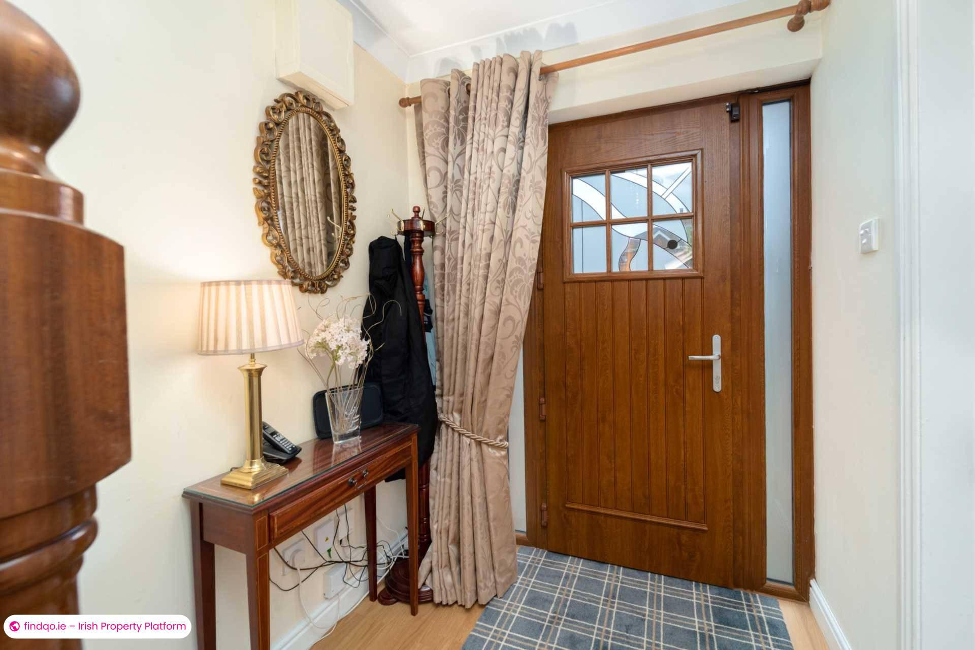 Semi-detached house for Sale in Dublin 18
