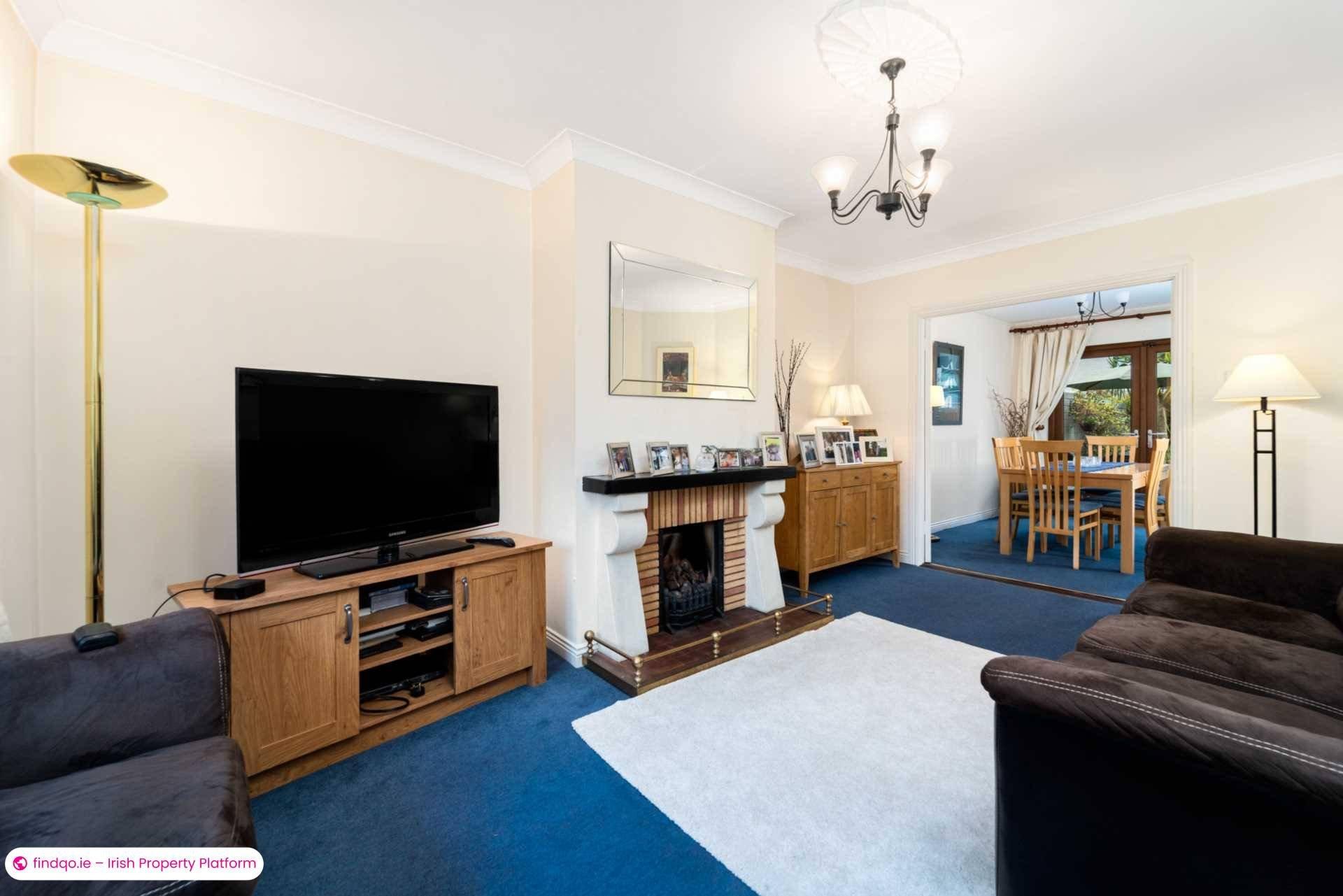 Semi-detached house for Sale in Dublin 18