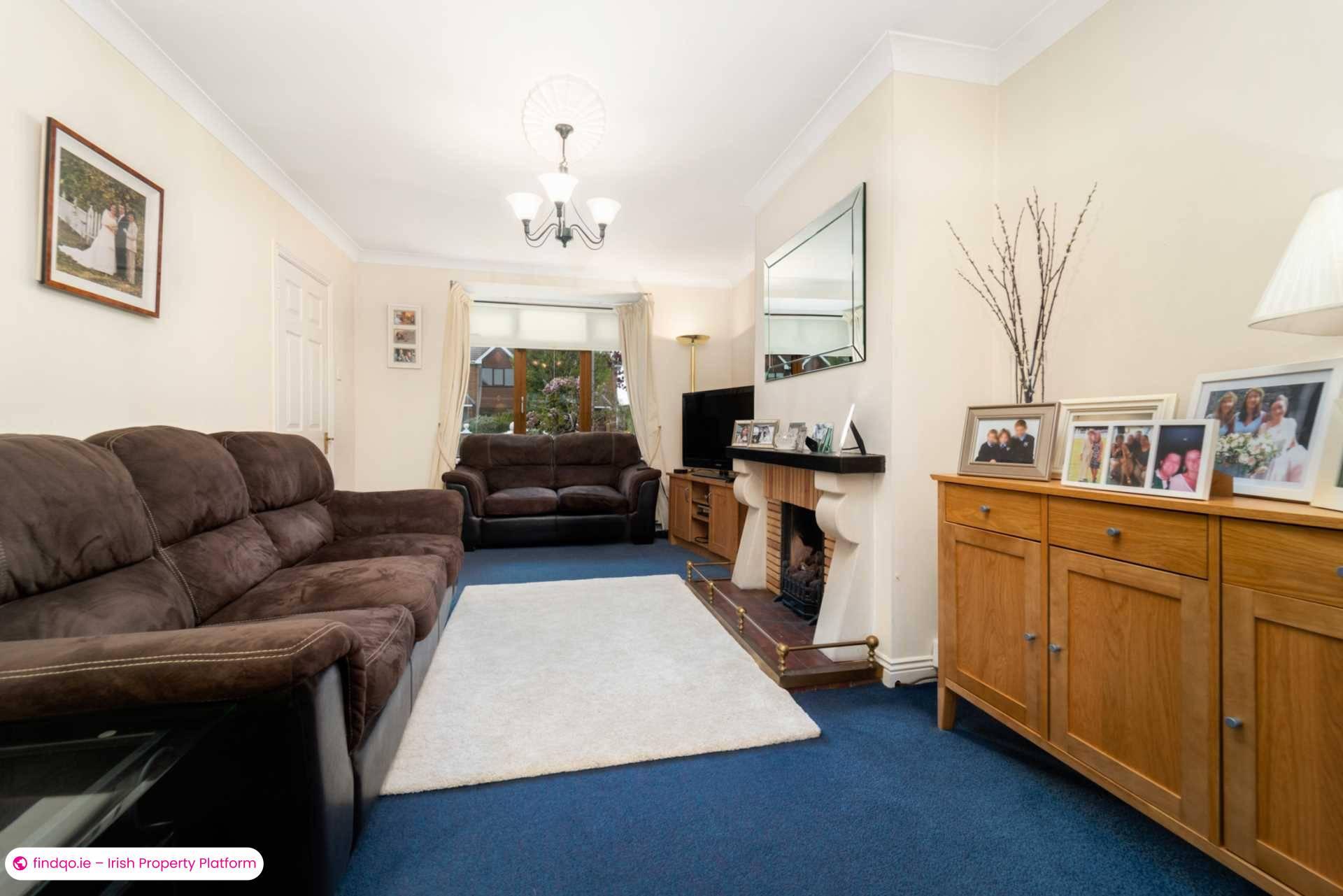 Semi-detached house for Sale in Dublin 18