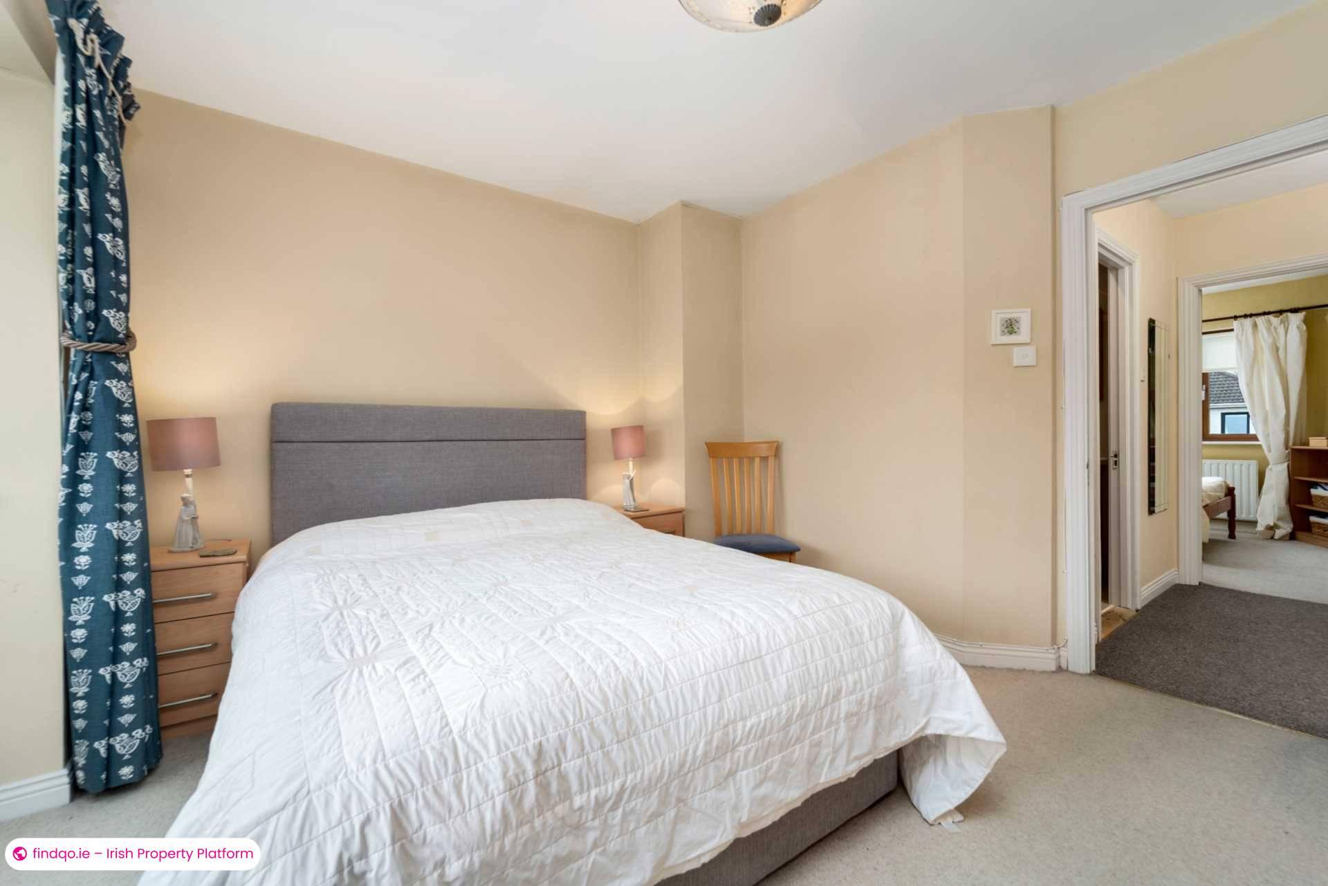 Semi-detached house for Sale in Dublin 18