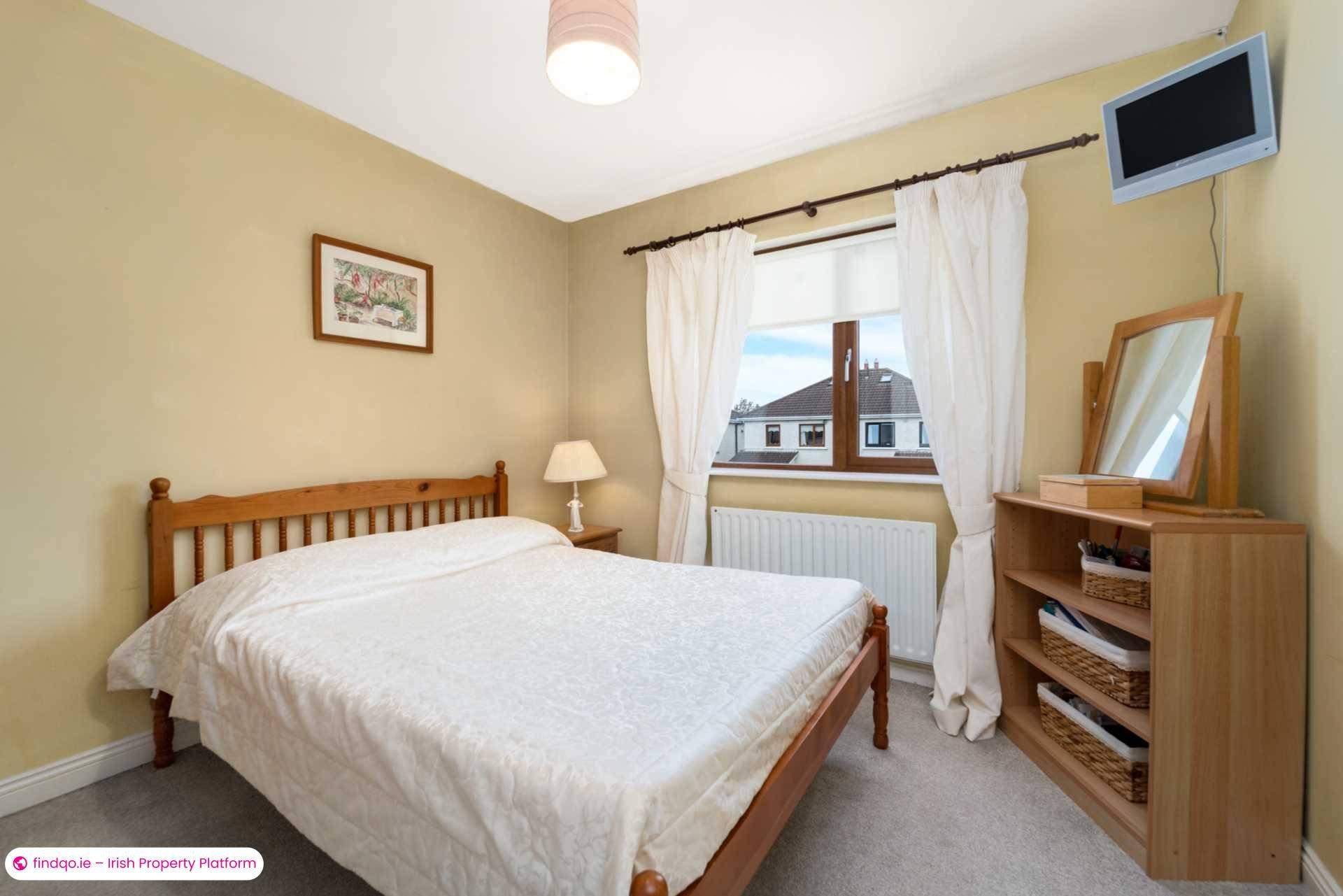 Semi-detached house for Sale in Dublin 18