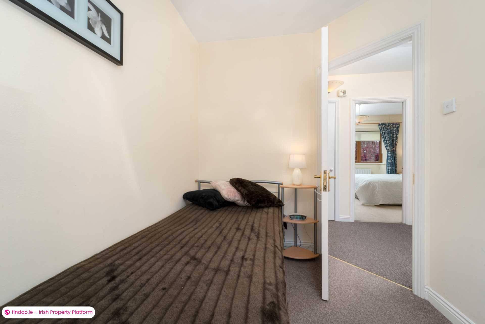 Semi-detached house for Sale in Dublin 18