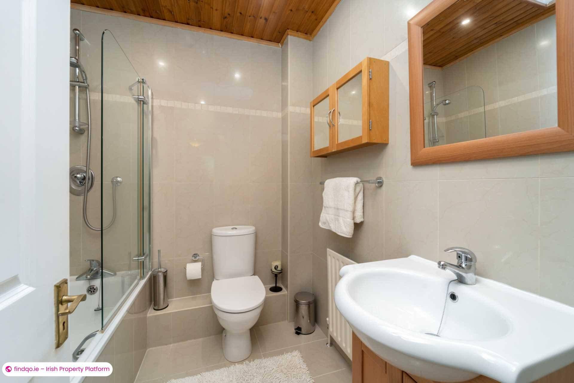 Semi-detached house for Sale in Dublin 18