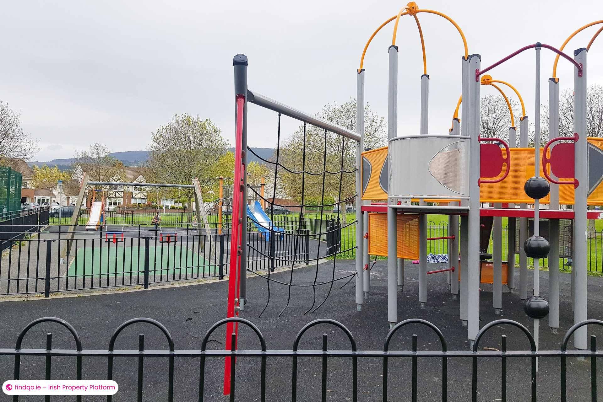 Semi-detached house for Sale in Dublin 18