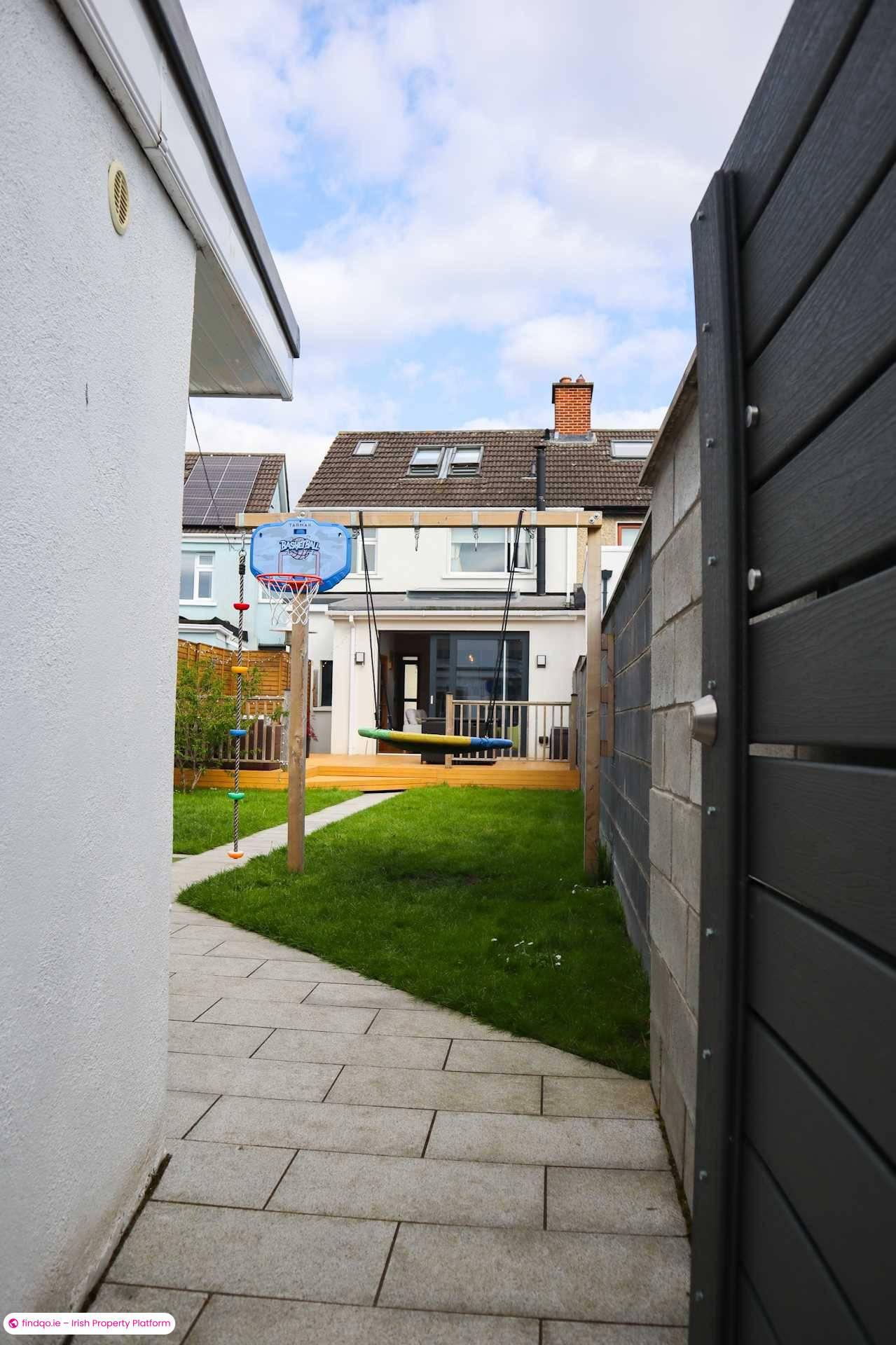 End of terrace house for Sale in Dublin 14