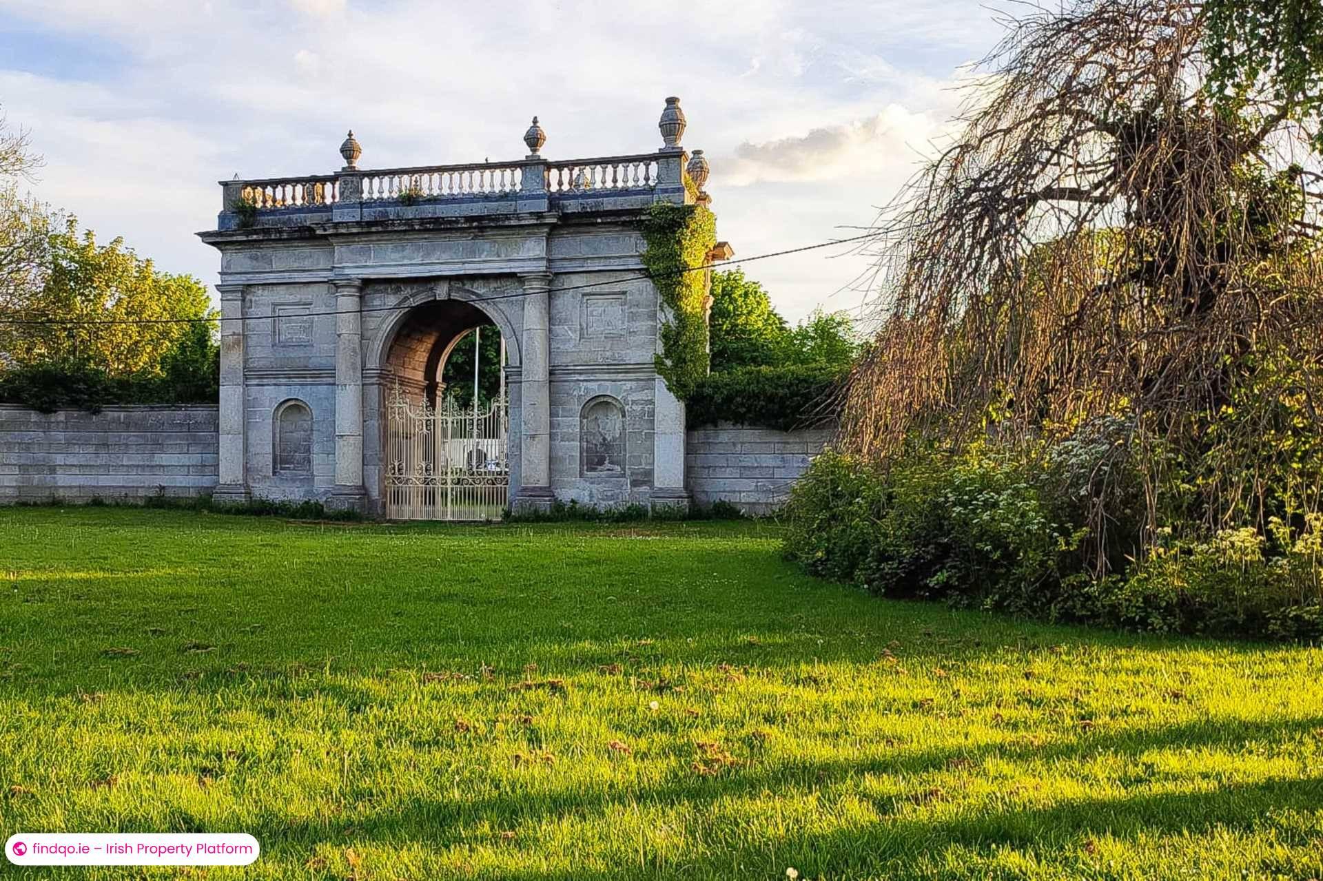 End of terrace house for Sale in Dublin 14