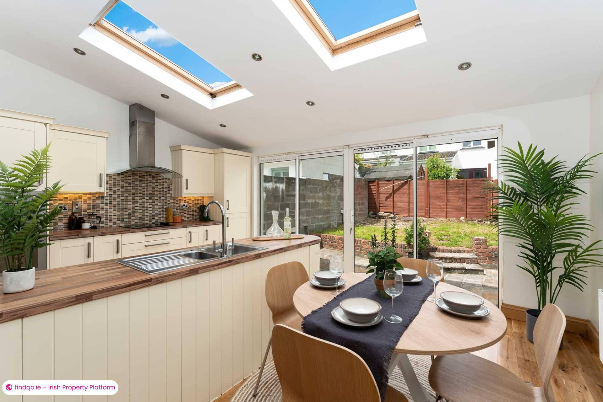 Semi-detached house for Sale in Dublin 18