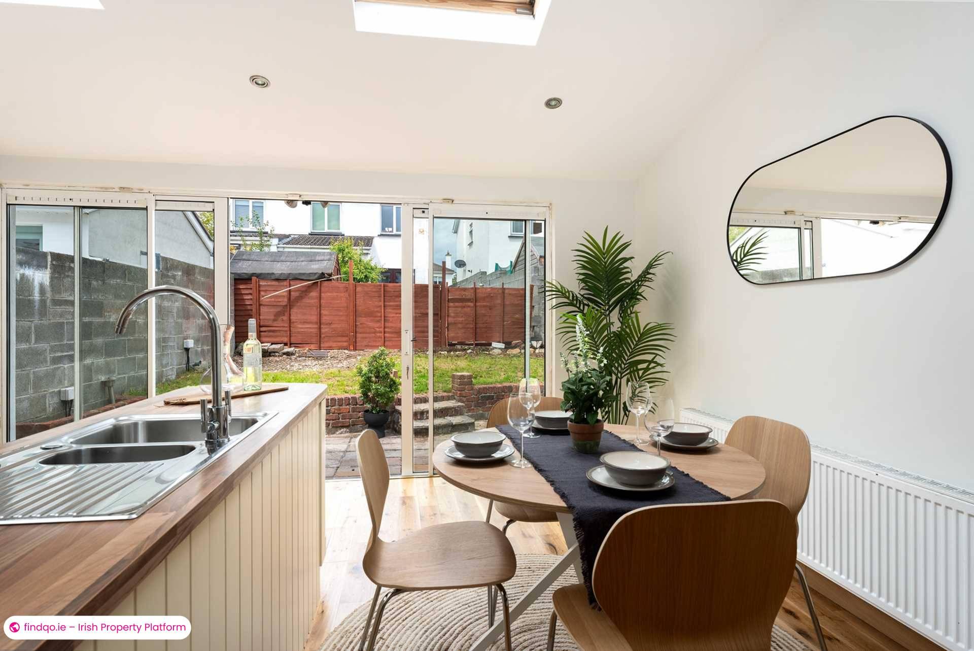 Semi-detached house for Sale in Dublin 18