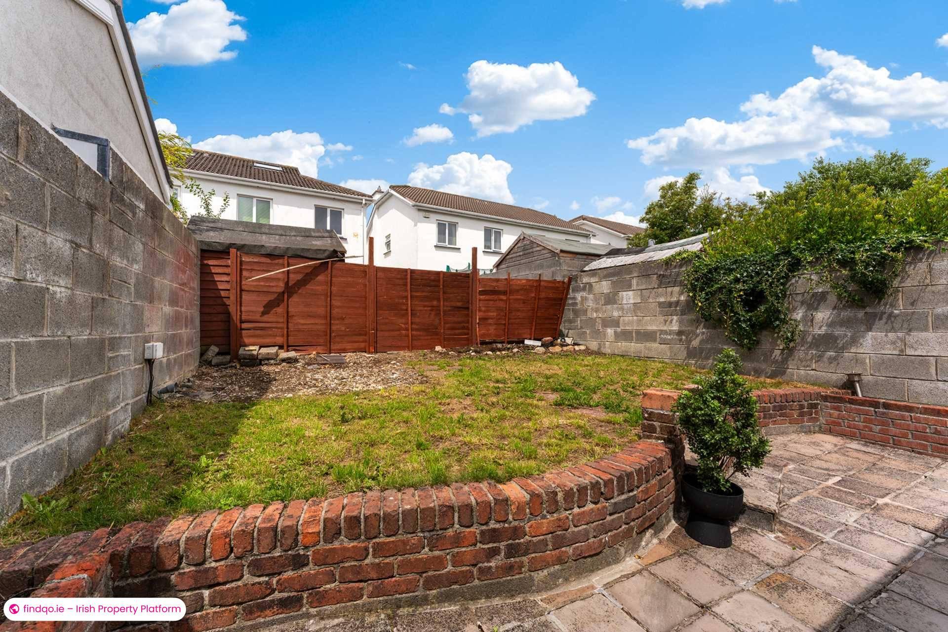 Semi-detached house for Sale in Dublin 18