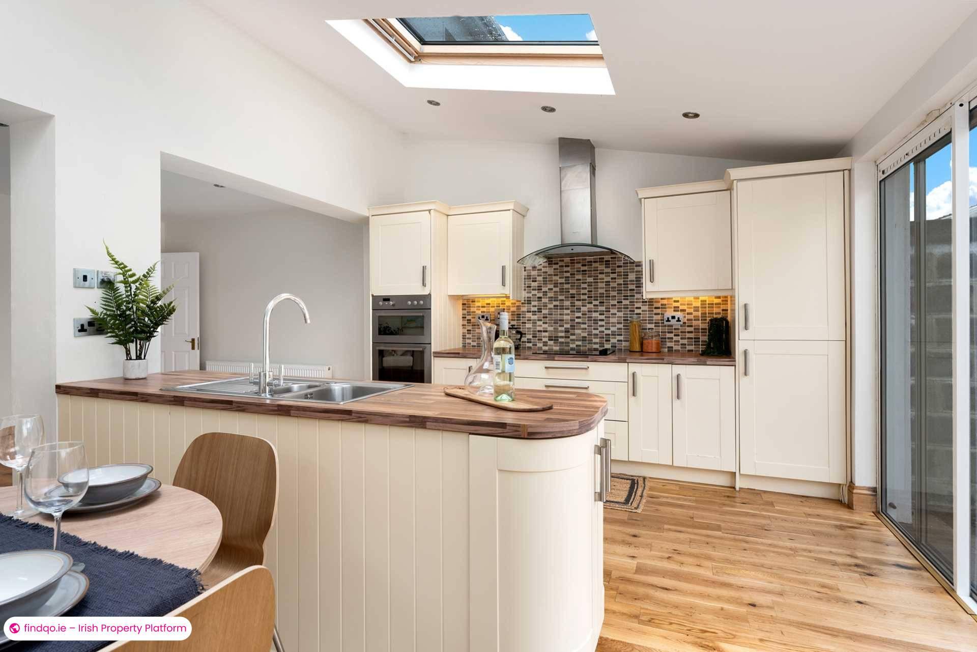 Semi-detached house for Sale in Dublin 18