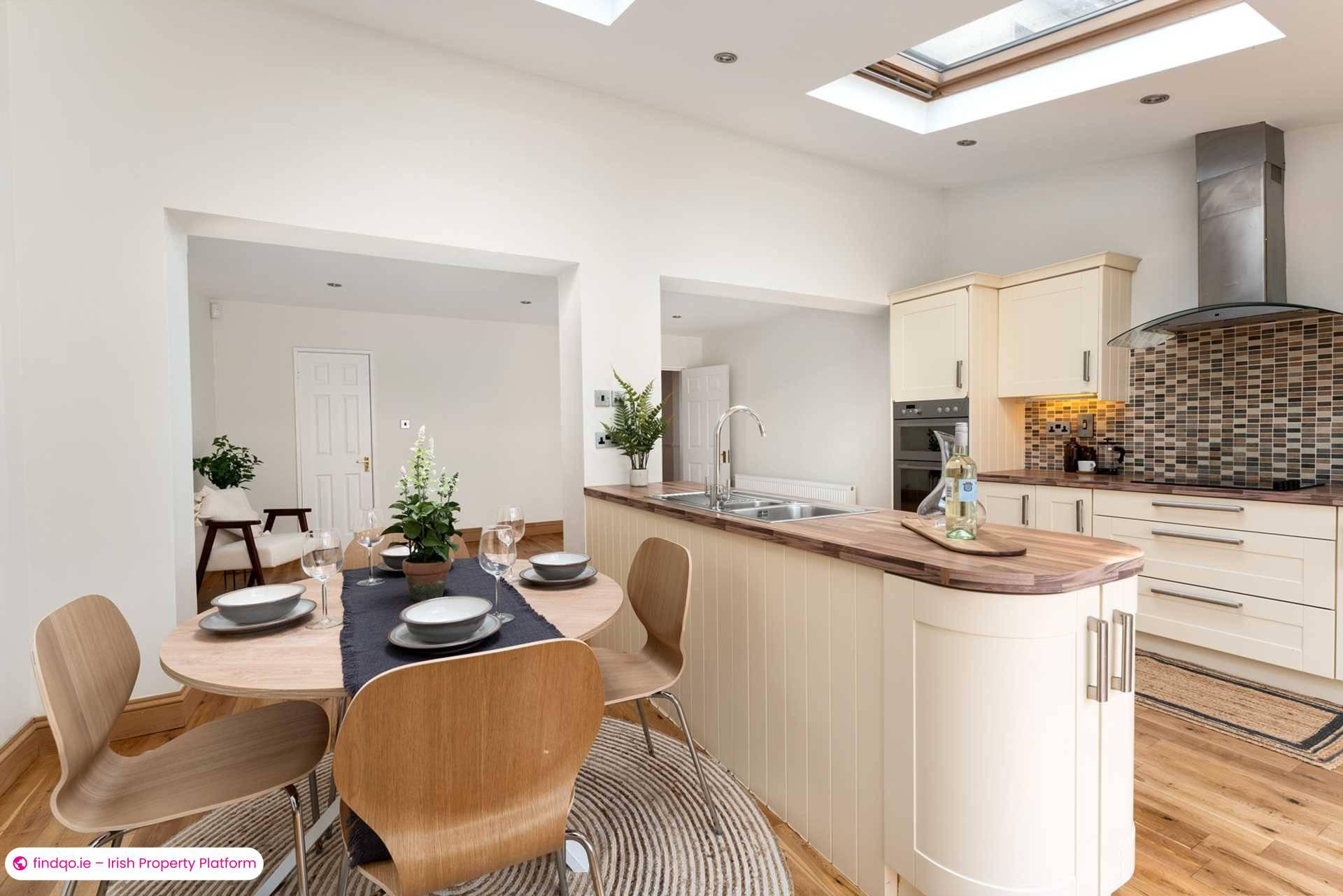 Semi-detached house for Sale in Dublin 18