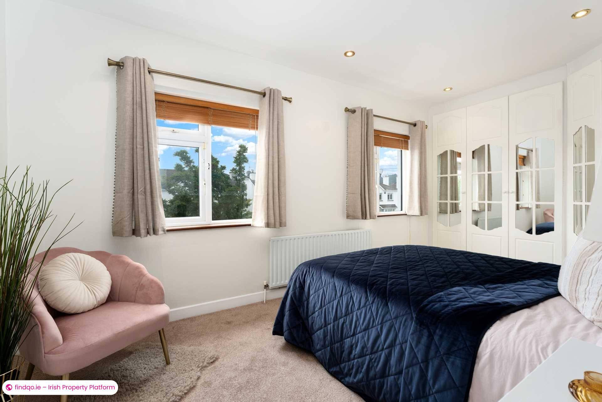 Semi-detached house for Sale in Dublin 18