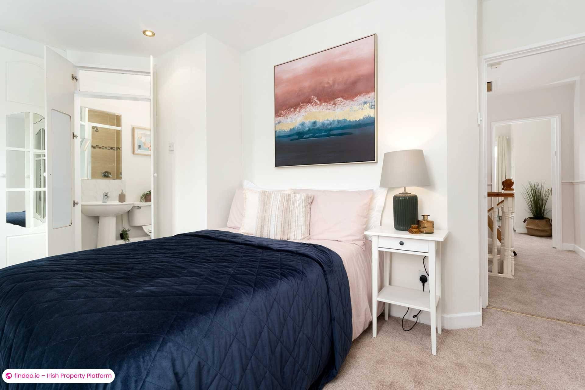 Semi-detached house for Sale in Dublin 18