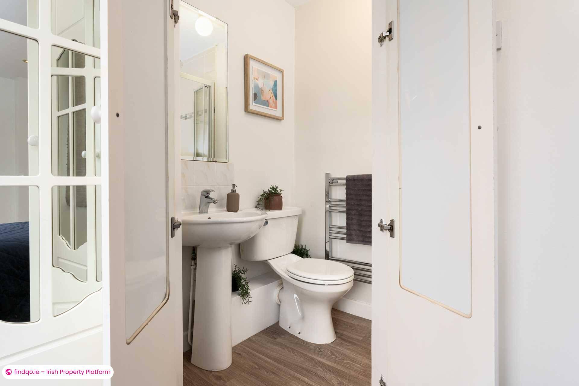 Semi-detached house for Sale in Dublin 18