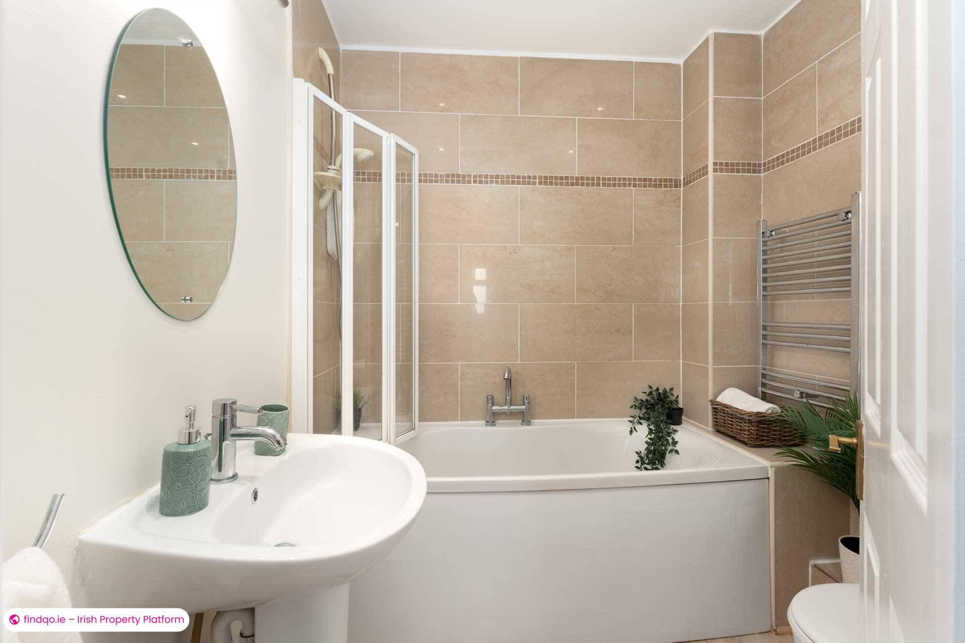 Semi-detached house for Sale in Dublin 18