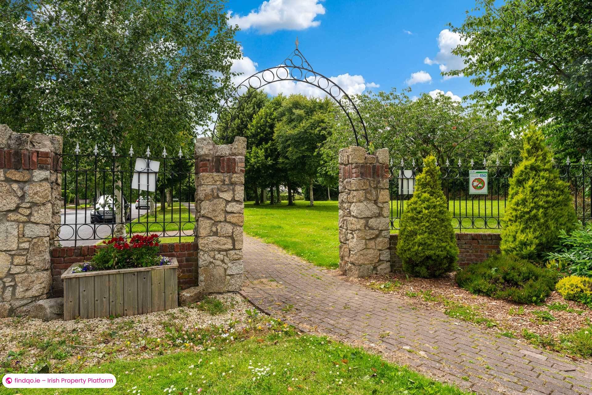 Semi-detached house for Sale in Dublin 18