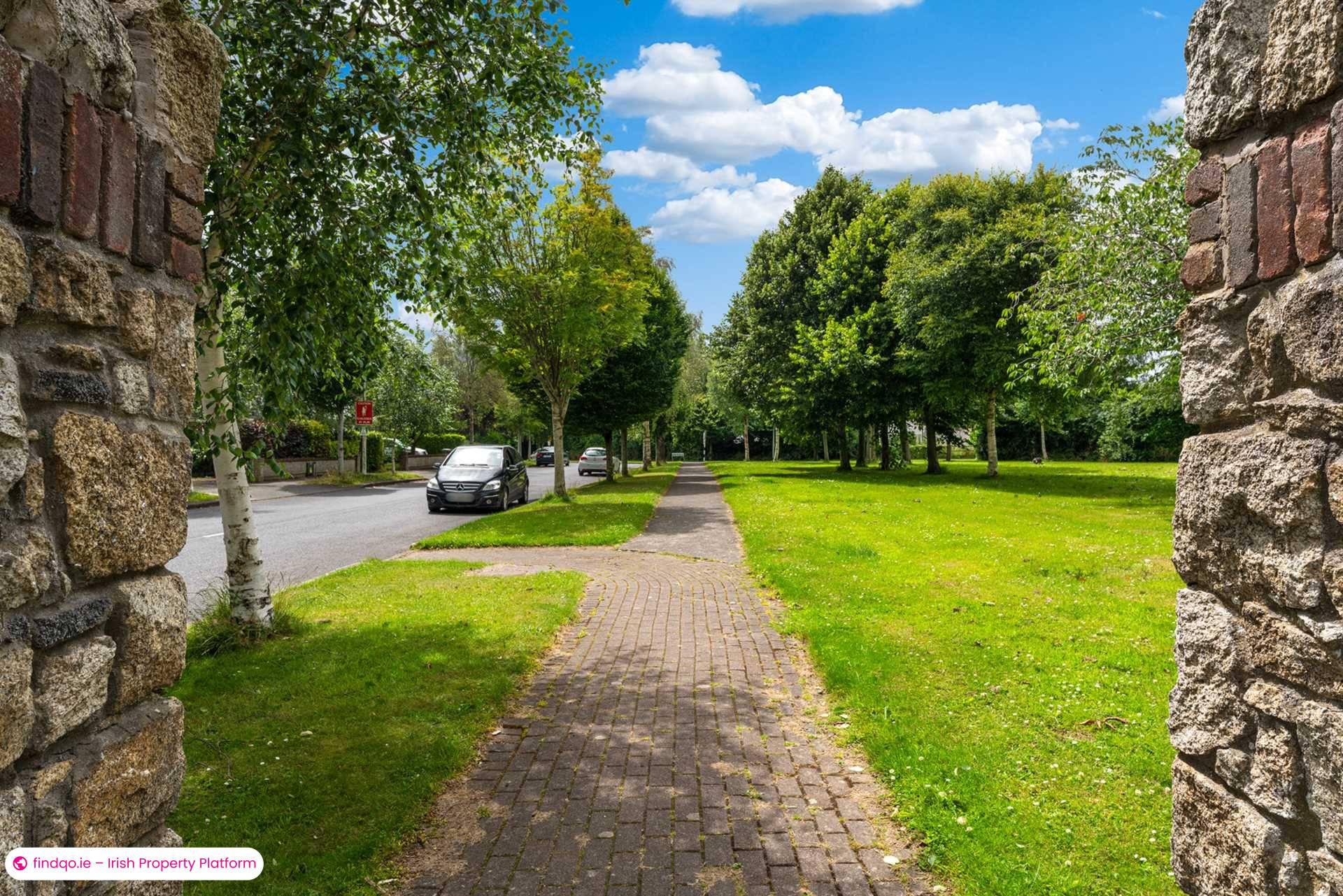 Semi-detached house for Sale in Dublin 18