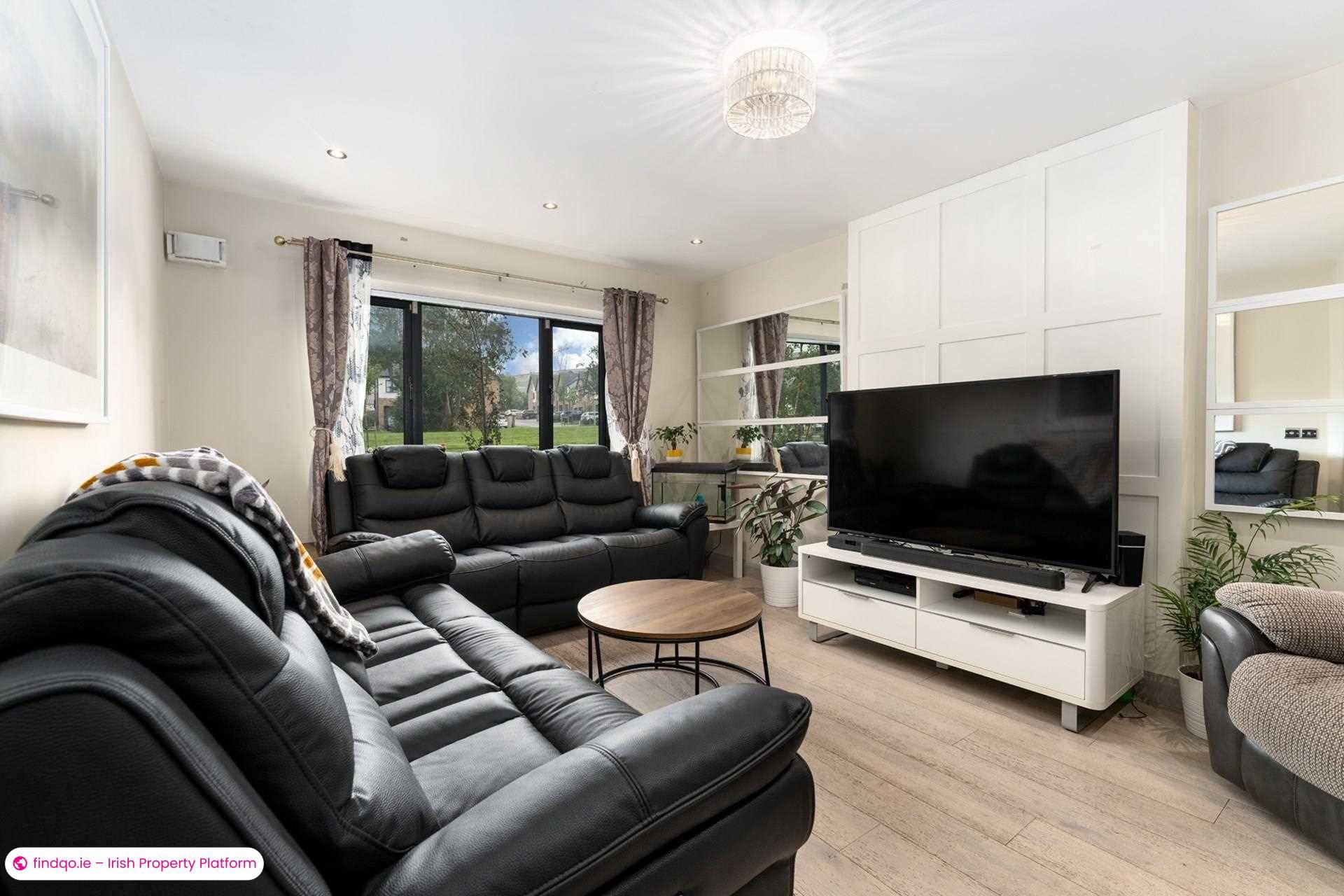 Semi-detached house for Sale in Dublin 24