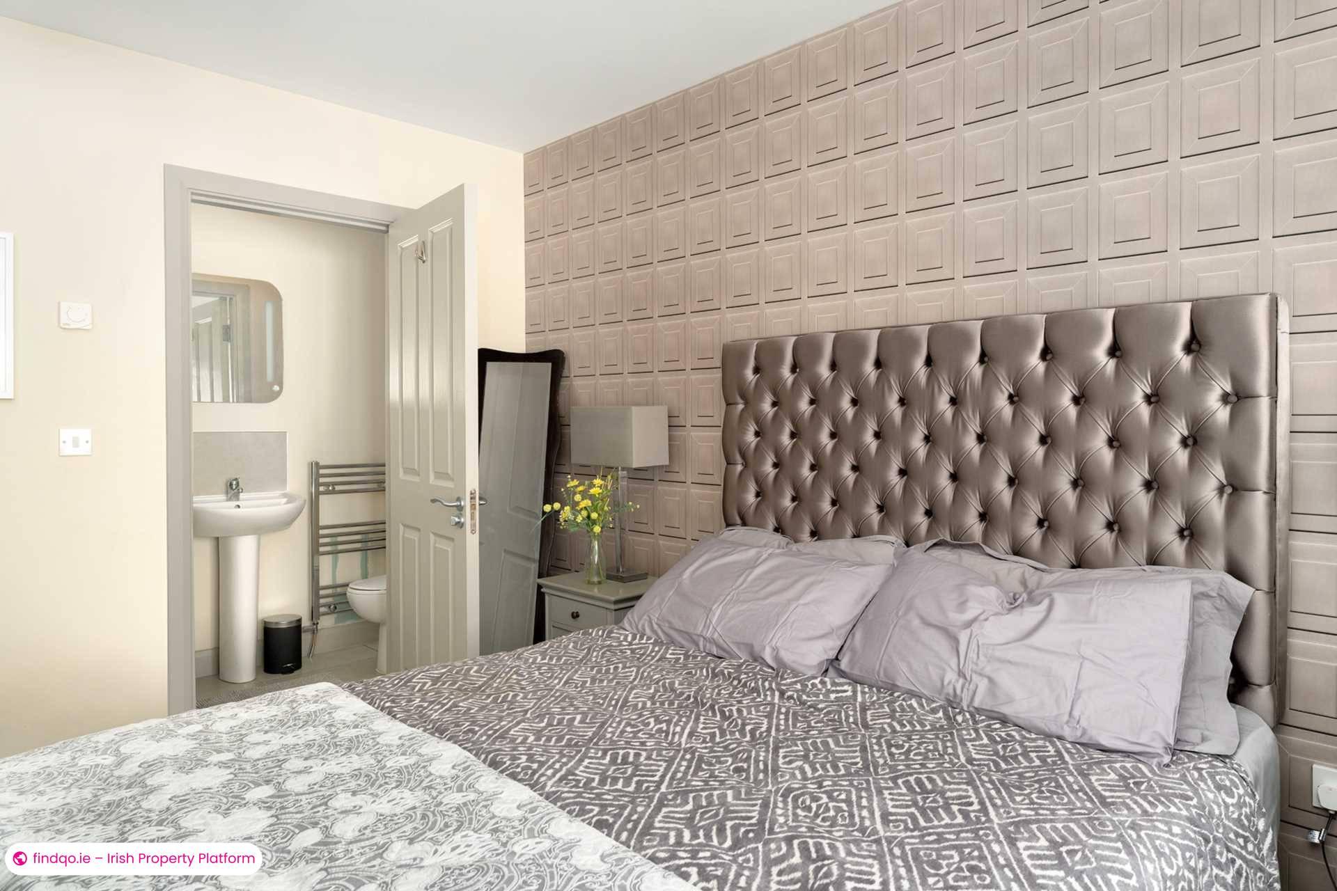 Semi-detached house for Sale in Dublin 24