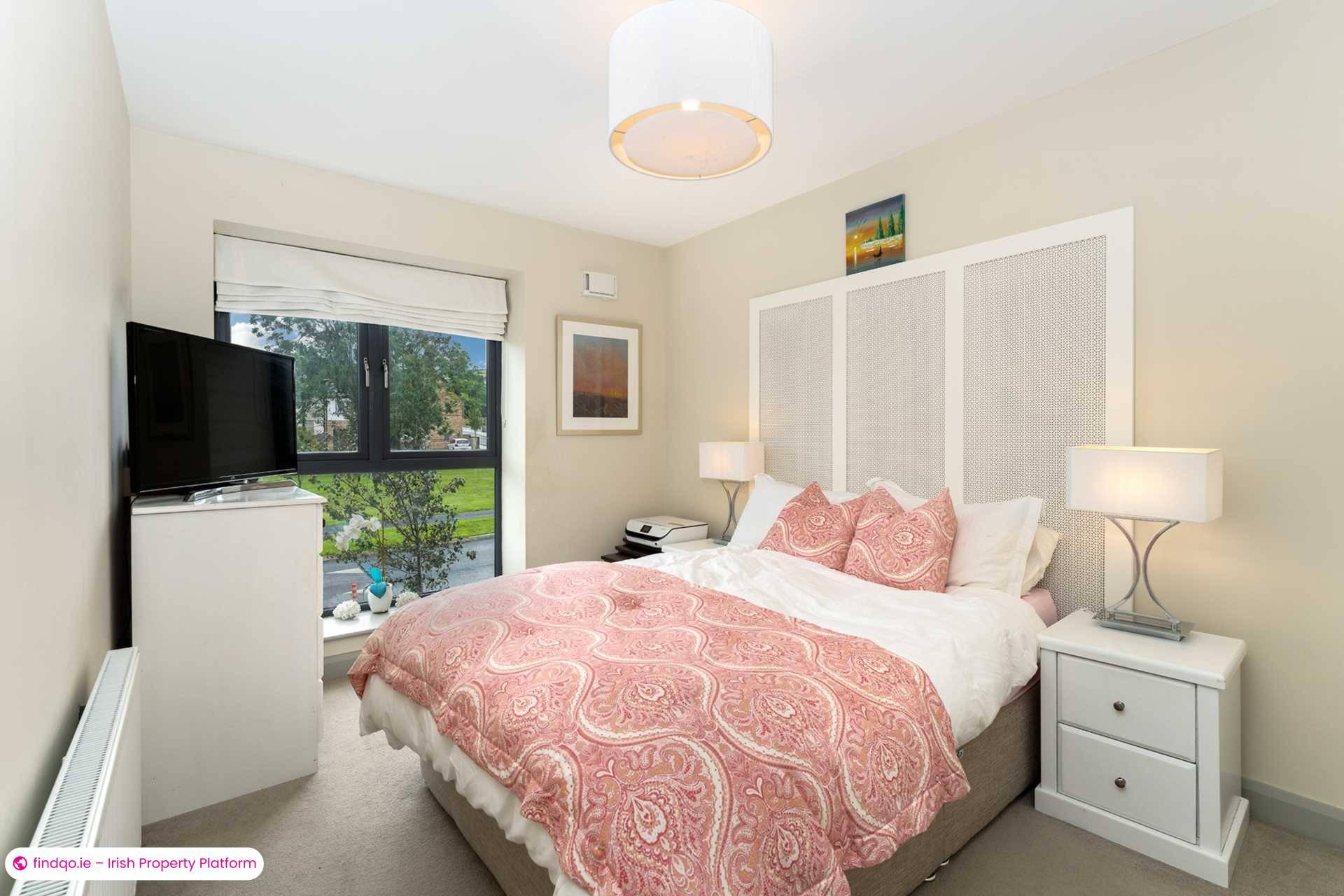 Semi-detached house for Sale in Dublin 24