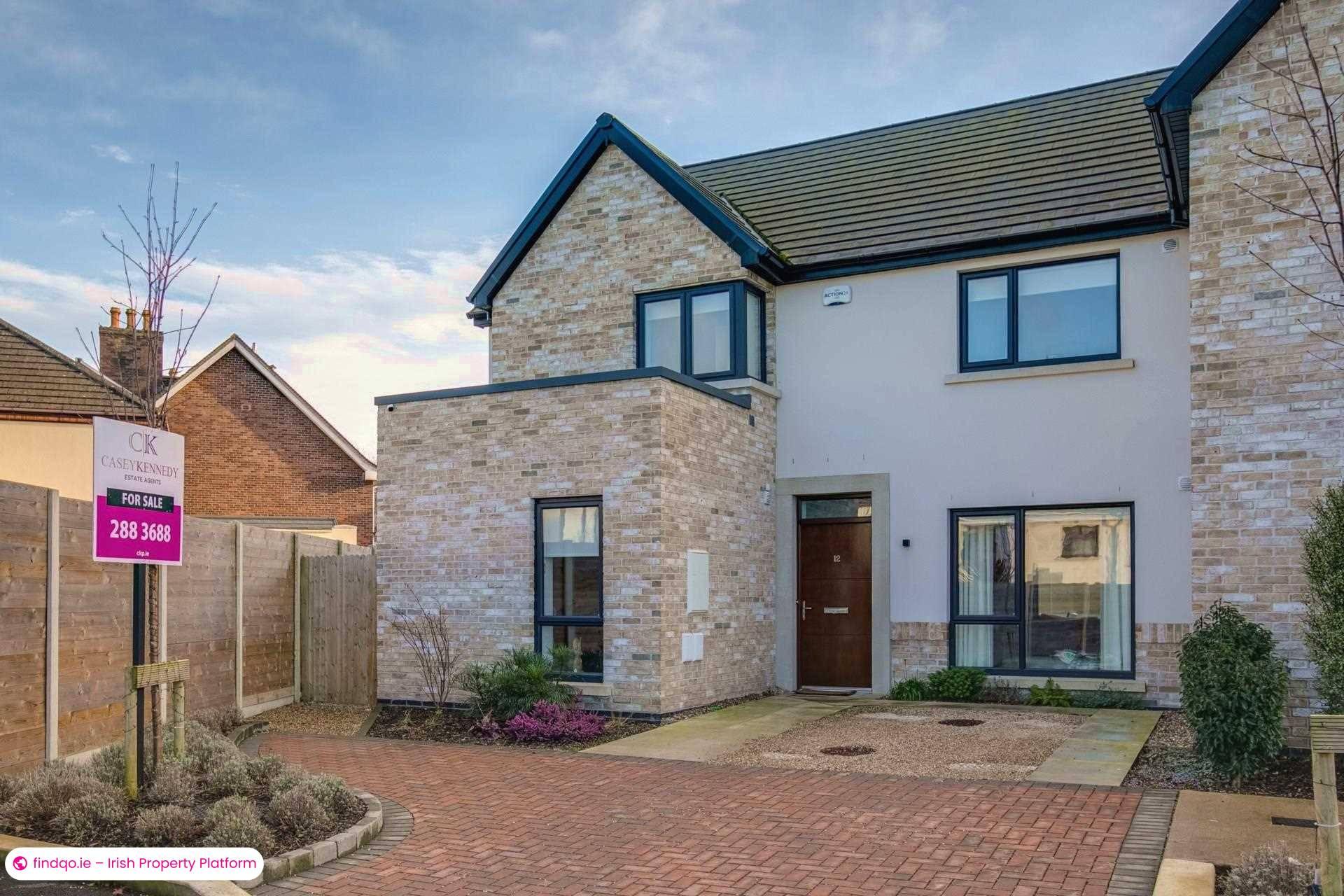 Semi-detached house for Sale in Dublin 18