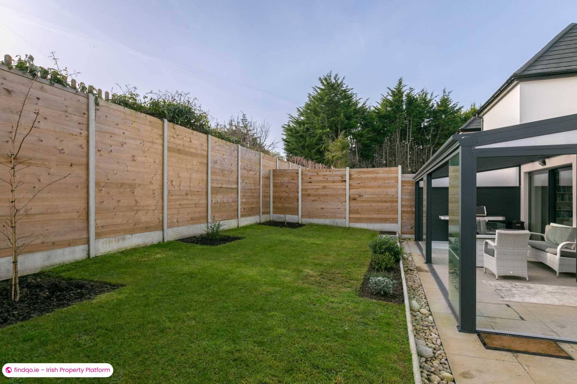 Semi-detached house for Sale in Dublin 18